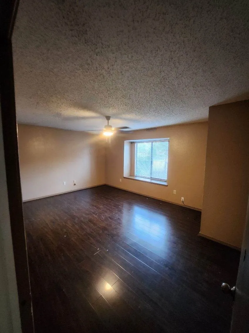 Single Family Residence For Rent in Dallas County , 2517 Hollydale Drive, Garland, Texas 75044, 3 Bedroom, 2 Bathroom, 2 Garage spaces, 1,562 Sqft, built in 1983, mls#21372652, Real Estate Agent in Garland, Homes For Rent in Dallas county, Homes For Rent in Garland, Realtor in Garland Texas, Real Estate Brokerage Independent Realty Texas, Luminita Cordes Realtor