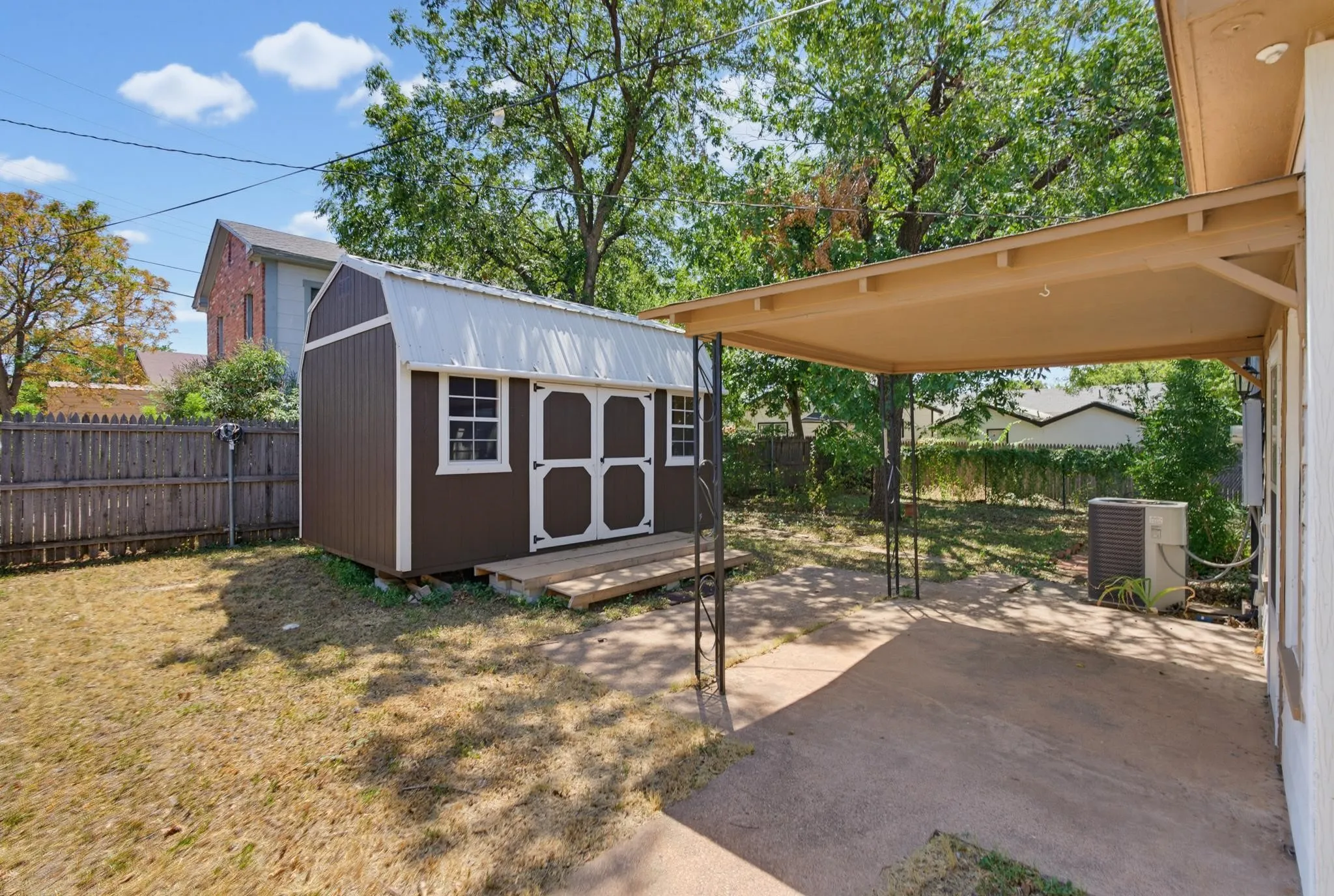 Single Family Residence For Sale in Taylor County , 2301 S 6th Street, Abilene, Texas 79605, 2 Bedroom, 2 Bathroom, Garage spaces, 1,551 Sqft, built in 1942, mls#21372632, Real Estate Agent in Abilene, Homes For Sale in Taylor county, Homes For Sale in Abilene, Realtor in Abilene Texas, Real Estate Brokerage Independent Realty Texas, Luminita Cordes Realtor