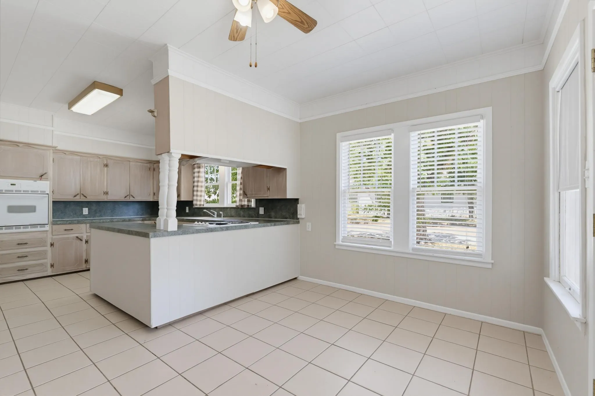 Single Family Residence For Sale in Taylor County , 2301 S 6th Street, Abilene, Texas 79605, 2 Bedroom, 2 Bathroom, Garage spaces, 1,551 Sqft, built in 1942, mls#21372632, Real Estate Agent in Abilene, Homes For Sale in Taylor county, Homes For Sale in Abilene, Realtor in Abilene Texas, Real Estate Brokerage Independent Realty Texas, Luminita Cordes Realtor