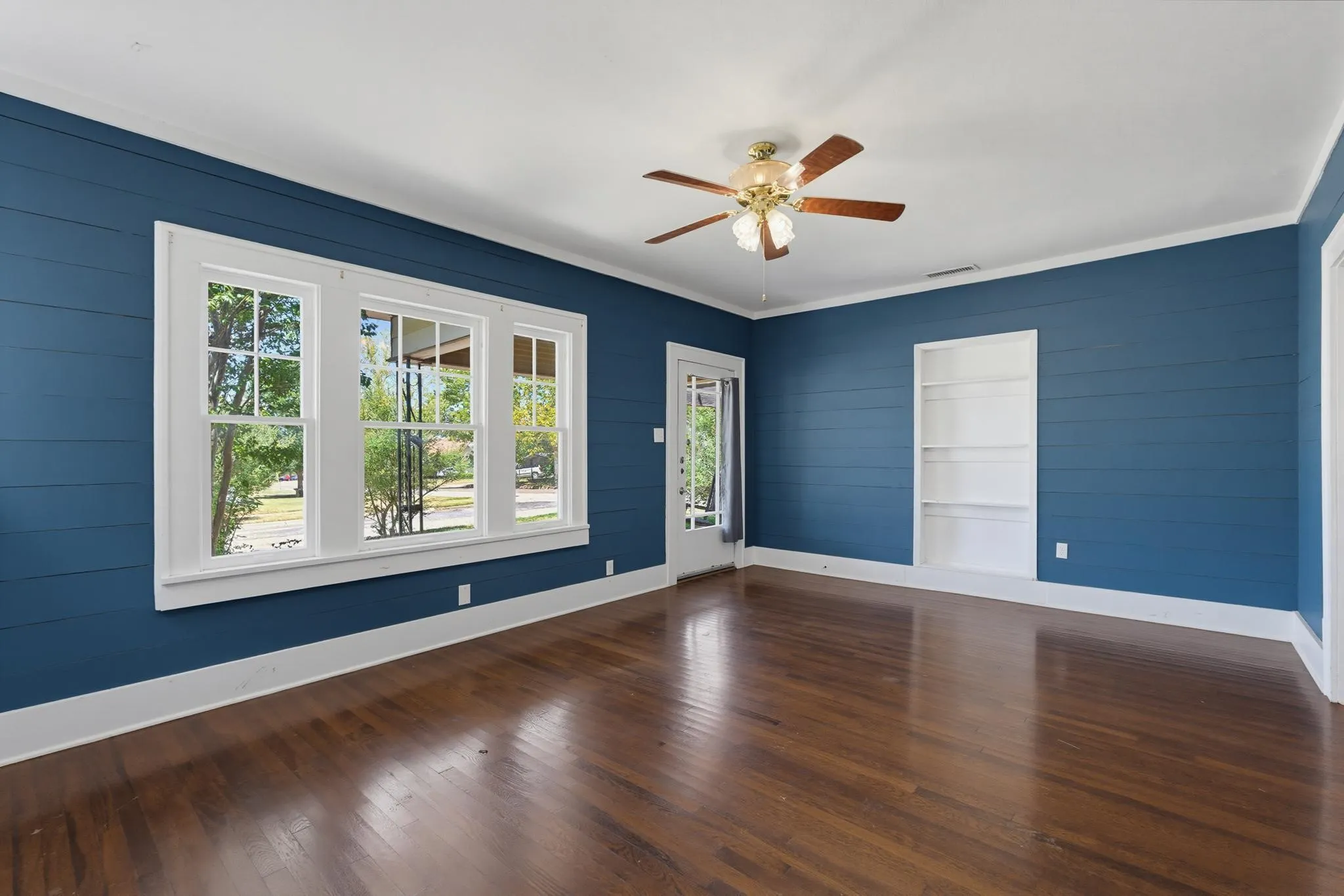 Single Family Residence For Sale in Taylor County , 2301 S 6th Street, Abilene, Texas 79605, 2 Bedroom, 2 Bathroom, Garage spaces, 1,551 Sqft, built in 1942, mls#21372632, Real Estate Agent in Abilene, Homes For Sale in Taylor county, Homes For Sale in Abilene, Realtor in Abilene Texas, Real Estate Brokerage Independent Realty Texas, Luminita Cordes Realtor