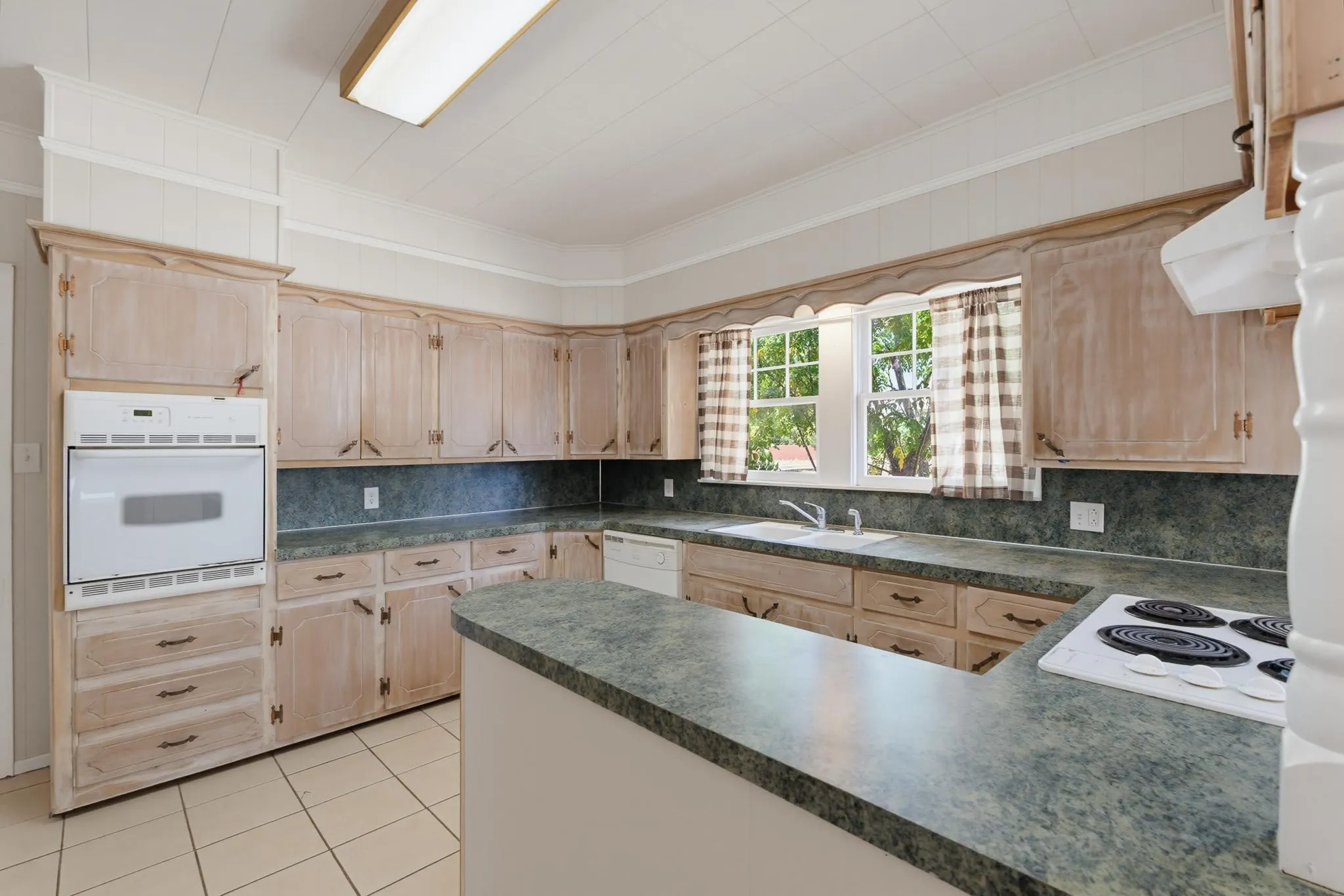 Single Family Residence For Sale in Taylor County , 2301 S 6th Street, Abilene, Texas 79605, 2 Bedroom, 2 Bathroom, Garage spaces, 1,551 Sqft, built in 1942, mls#21372632, Real Estate Agent in Abilene, Homes For Sale in Taylor county, Homes For Sale in Abilene, Realtor in Abilene Texas, Real Estate Brokerage Independent Realty Texas, Luminita Cordes Realtor