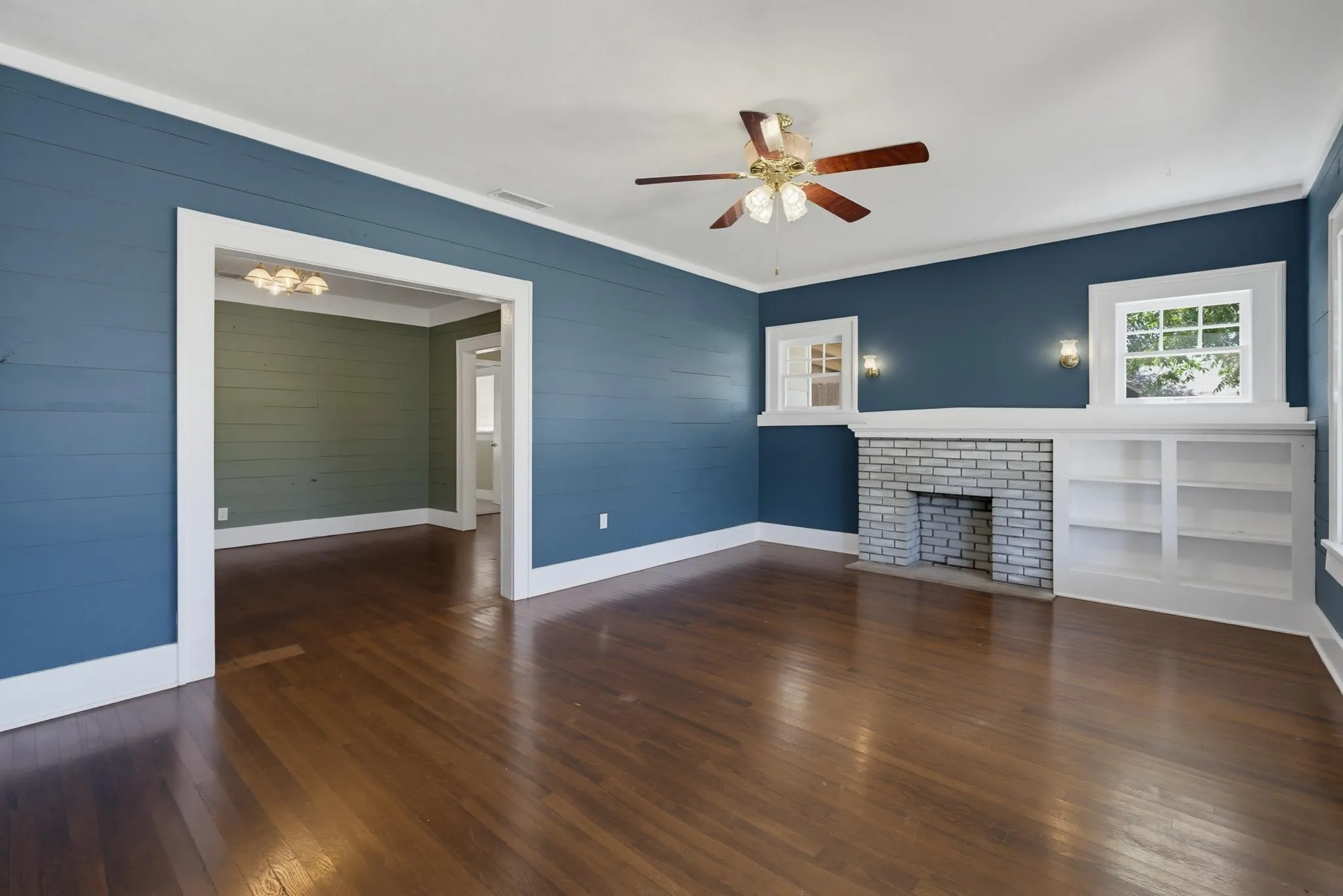 Single Family Residence For Sale in Taylor County , 2301 S 6th Street, Abilene, Texas 79605, 2 Bedroom, 2 Bathroom, Garage spaces, 1,551 Sqft, built in 1942, mls#21372632, Real Estate Agent in Abilene, Homes For Sale in Taylor county, Homes For Sale in Abilene, Realtor in Abilene Texas, Real Estate Brokerage Independent Realty Texas, Luminita Cordes Realtor