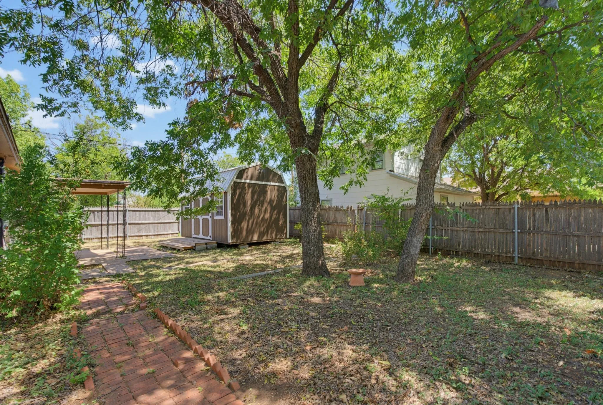Single Family Residence For Sale in Taylor County , 2301 S 6th Street, Abilene, Texas 79605, 2 Bedroom, 2 Bathroom, Garage spaces, 1,551 Sqft, built in 1942, mls#21372632, Real Estate Agent in Abilene, Homes For Sale in Taylor county, Homes For Sale in Abilene, Realtor in Abilene Texas, Real Estate Brokerage Independent Realty Texas, Luminita Cordes Realtor