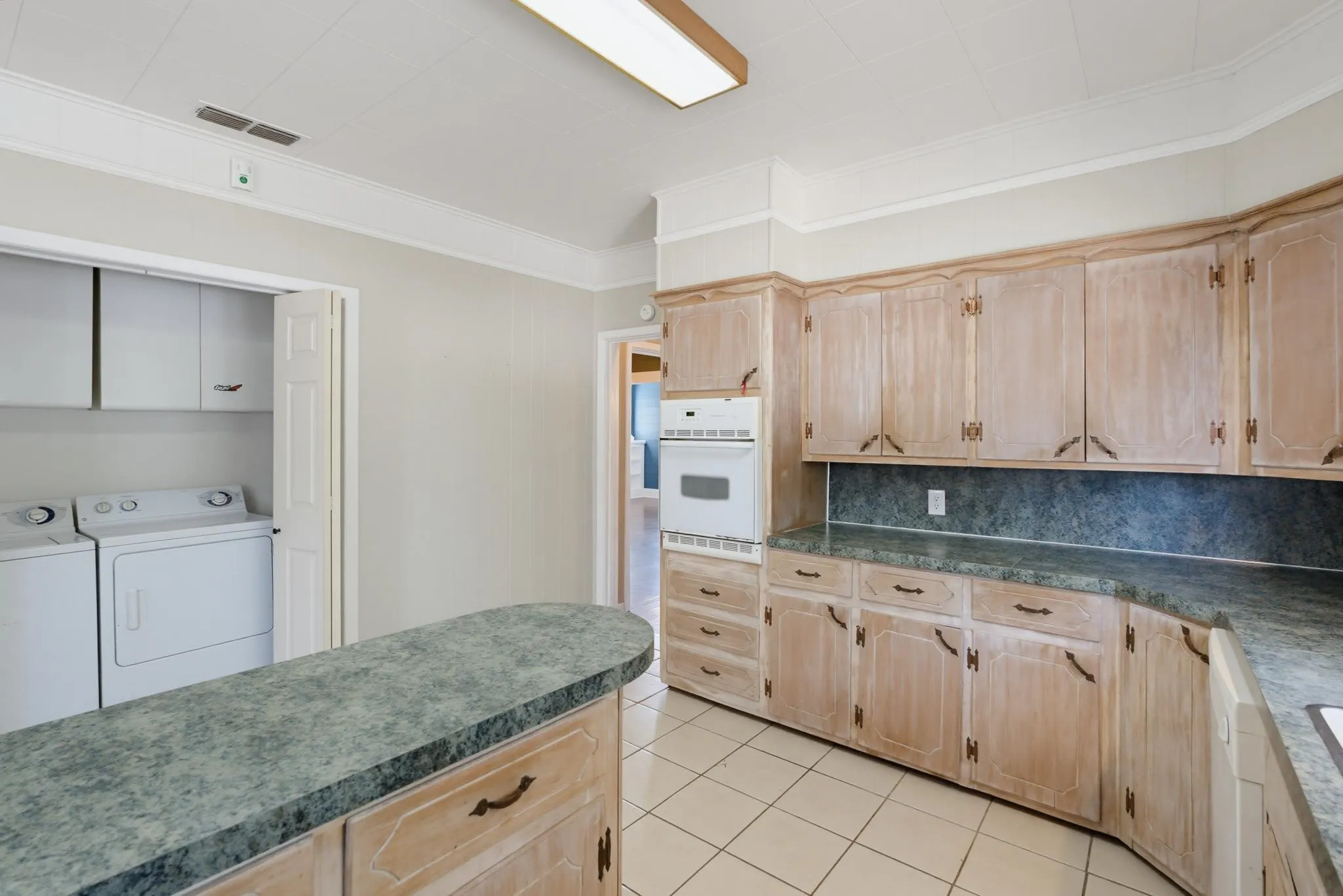 Single Family Residence For Sale in Taylor County , 2301 S 6th Street, Abilene, Texas 79605, 2 Bedroom, 2 Bathroom, Garage spaces, 1,551 Sqft, built in 1942, mls#21372632, Real Estate Agent in Abilene, Homes For Sale in Taylor county, Homes For Sale in Abilene, Realtor in Abilene Texas, Real Estate Brokerage Independent Realty Texas, Luminita Cordes Realtor