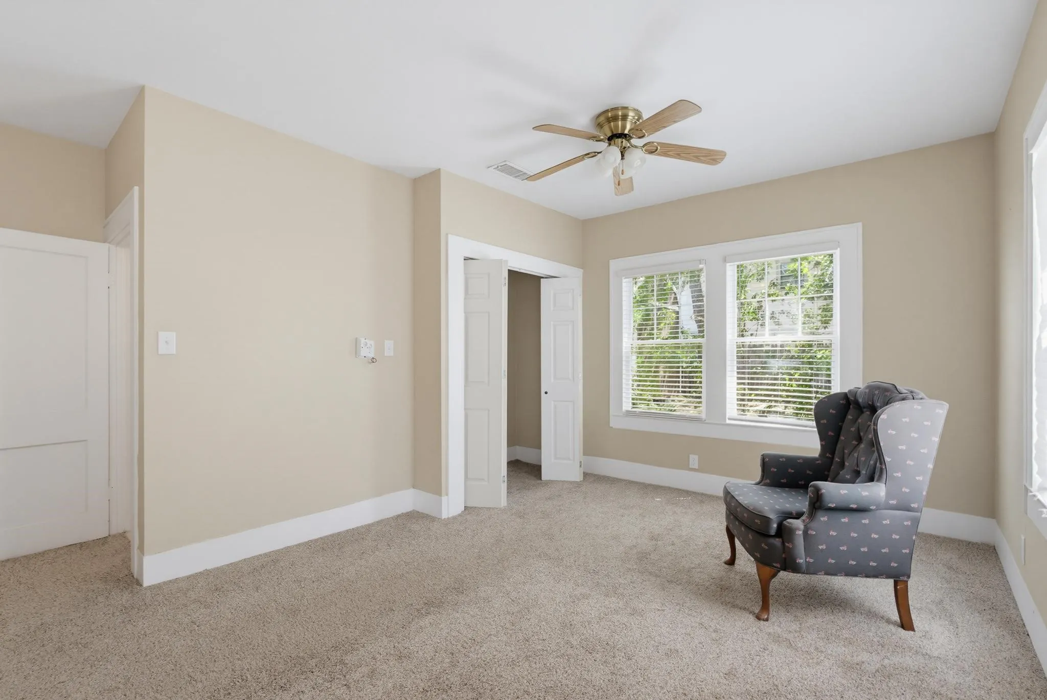 Single Family Residence For Sale in Taylor County , 2301 S 6th Street, Abilene, Texas 79605, 2 Bedroom, 2 Bathroom, Garage spaces, 1,551 Sqft, built in 1942, mls#21372632, Real Estate Agent in Abilene, Homes For Sale in Taylor county, Homes For Sale in Abilene, Realtor in Abilene Texas, Real Estate Brokerage Independent Realty Texas, Luminita Cordes Realtor