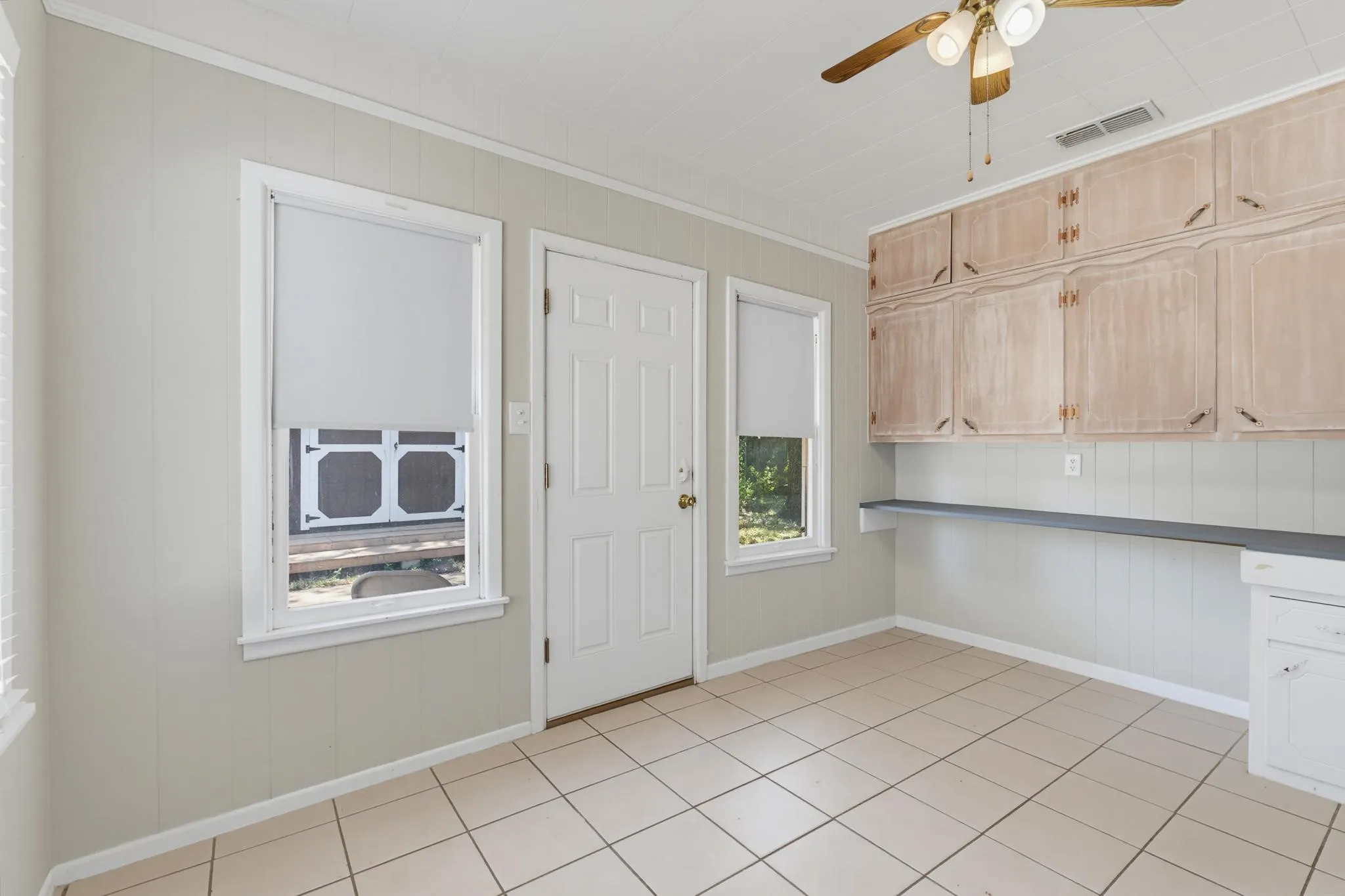 Single Family Residence For Sale in Taylor County , 2301 S 6th Street, Abilene, Texas 79605, 2 Bedroom, 2 Bathroom, Garage spaces, 1,551 Sqft, built in 1942, mls#21372632, Real Estate Agent in Abilene, Homes For Sale in Taylor county, Homes For Sale in Abilene, Realtor in Abilene Texas, Real Estate Brokerage Independent Realty Texas, Luminita Cordes Realtor