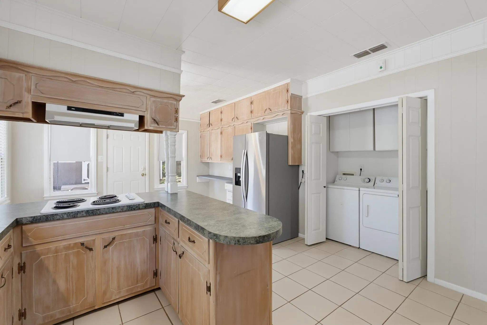 Single Family Residence For Sale in Taylor County , 2301 S 6th Street, Abilene, Texas 79605, 2 Bedroom, 2 Bathroom, Garage spaces, 1,551 Sqft, built in 1942, mls#21372632, Real Estate Agent in Abilene, Homes For Sale in Taylor county, Homes For Sale in Abilene, Realtor in Abilene Texas, Real Estate Brokerage Independent Realty Texas, Luminita Cordes Realtor