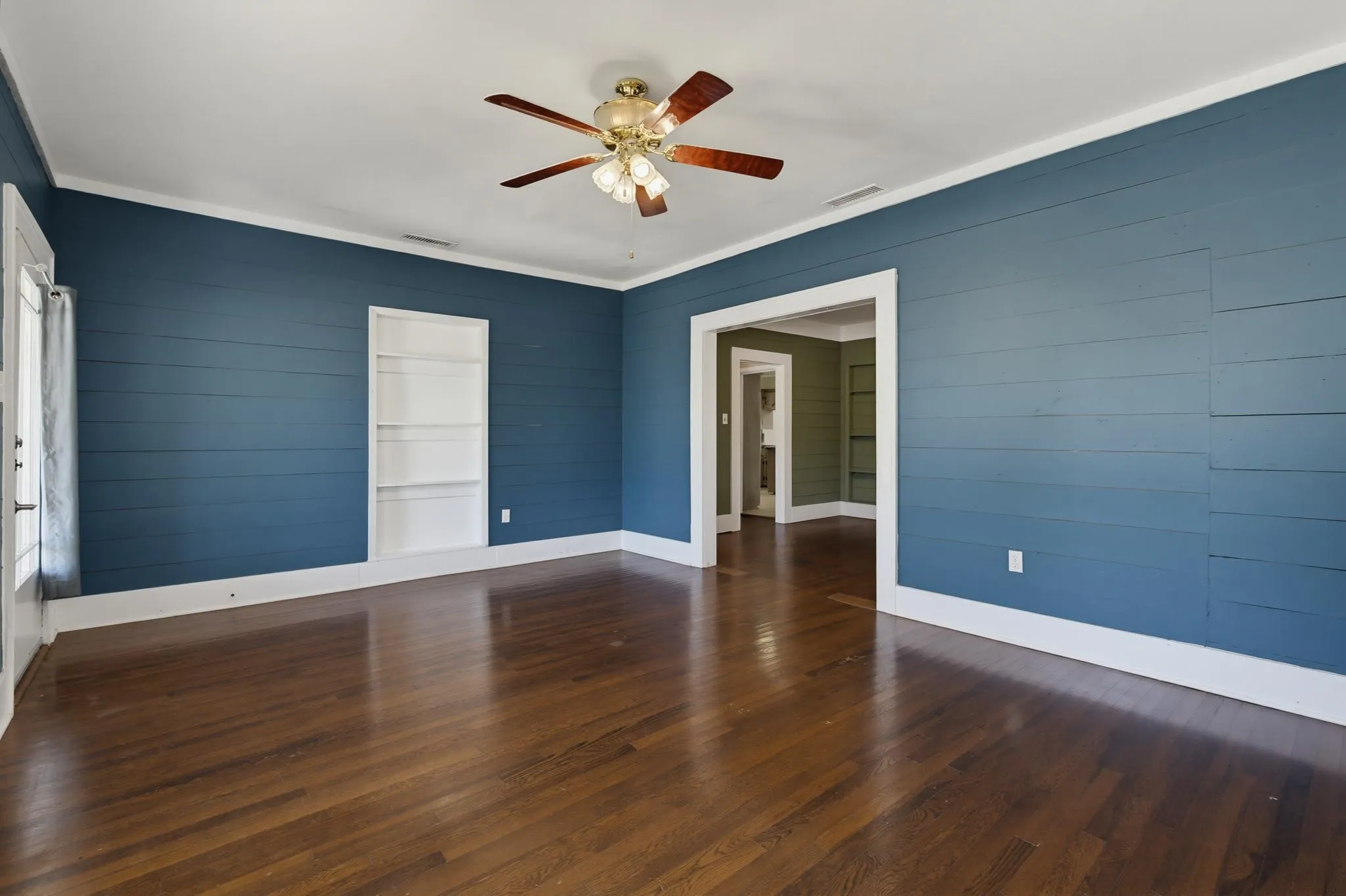 Single Family Residence For Sale in Taylor County , 2301 S 6th Street, Abilene, Texas 79605, 2 Bedroom, 2 Bathroom, Garage spaces, 1,551 Sqft, built in 1942, mls#21372632, Real Estate Agent in Abilene, Homes For Sale in Taylor county, Homes For Sale in Abilene, Realtor in Abilene Texas, Real Estate Brokerage Independent Realty Texas, Luminita Cordes Realtor