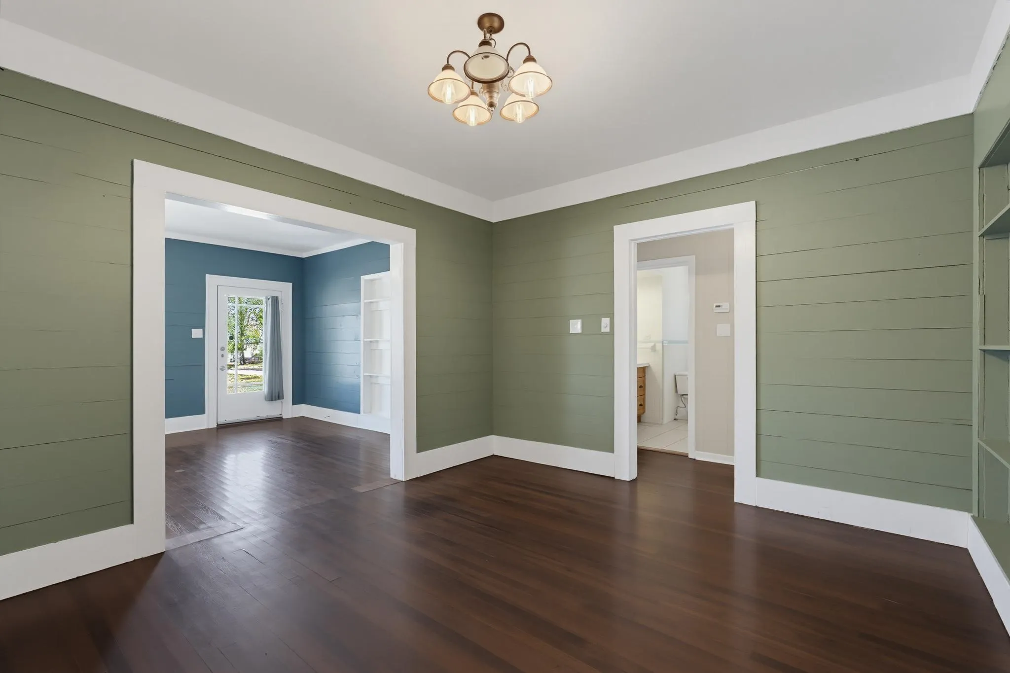 Single Family Residence For Sale in Taylor County , 2301 S 6th Street, Abilene, Texas 79605, 2 Bedroom, 2 Bathroom, Garage spaces, 1,551 Sqft, built in 1942, mls#21372632, Real Estate Agent in Abilene, Homes For Sale in Taylor county, Homes For Sale in Abilene, Realtor in Abilene Texas, Real Estate Brokerage Independent Realty Texas, Luminita Cordes Realtor