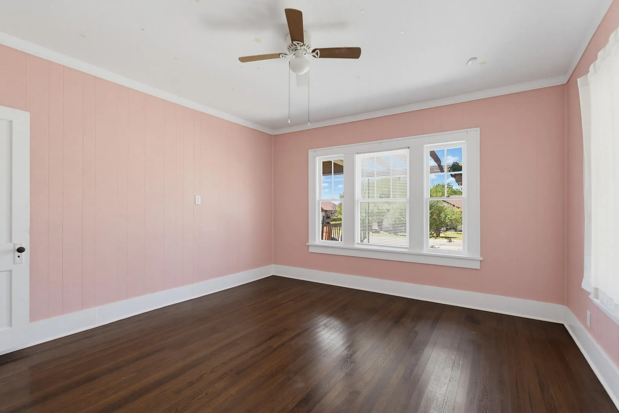 Single Family Residence For Sale in Taylor County , 2301 S 6th Street, Abilene, Texas 79605, 2 Bedroom, 2 Bathroom, Garage spaces, 1,551 Sqft, built in 1942, mls#21372632, Real Estate Agent in Abilene, Homes For Sale in Taylor county, Homes For Sale in Abilene, Realtor in Abilene Texas, Real Estate Brokerage Independent Realty Texas, Luminita Cordes Realtor