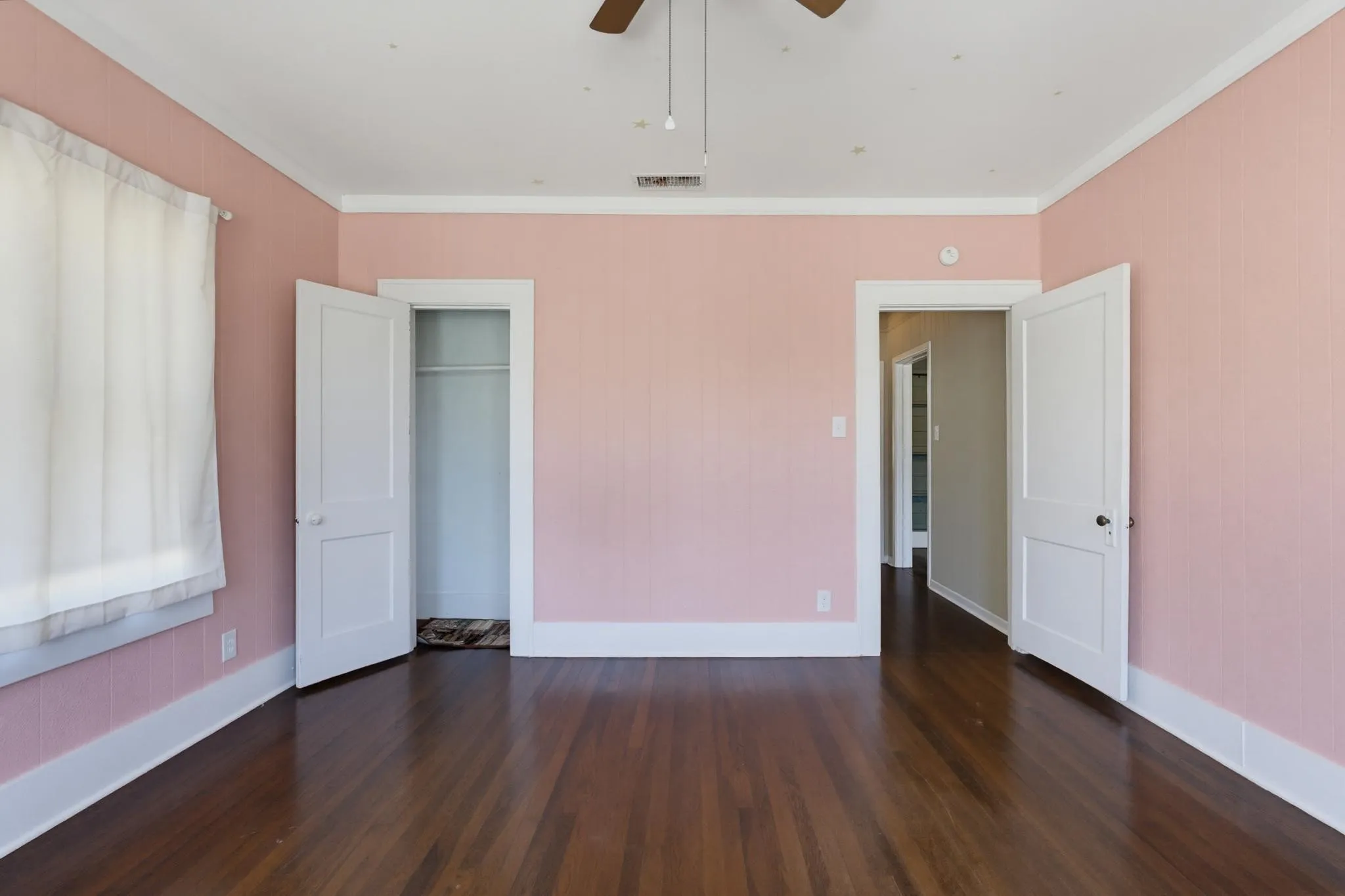Single Family Residence For Sale in Taylor County , 2301 S 6th Street, Abilene, Texas 79605, 2 Bedroom, 2 Bathroom, Garage spaces, 1,551 Sqft, built in 1942, mls#21372632, Real Estate Agent in Abilene, Homes For Sale in Taylor county, Homes For Sale in Abilene, Realtor in Abilene Texas, Real Estate Brokerage Independent Realty Texas, Luminita Cordes Realtor