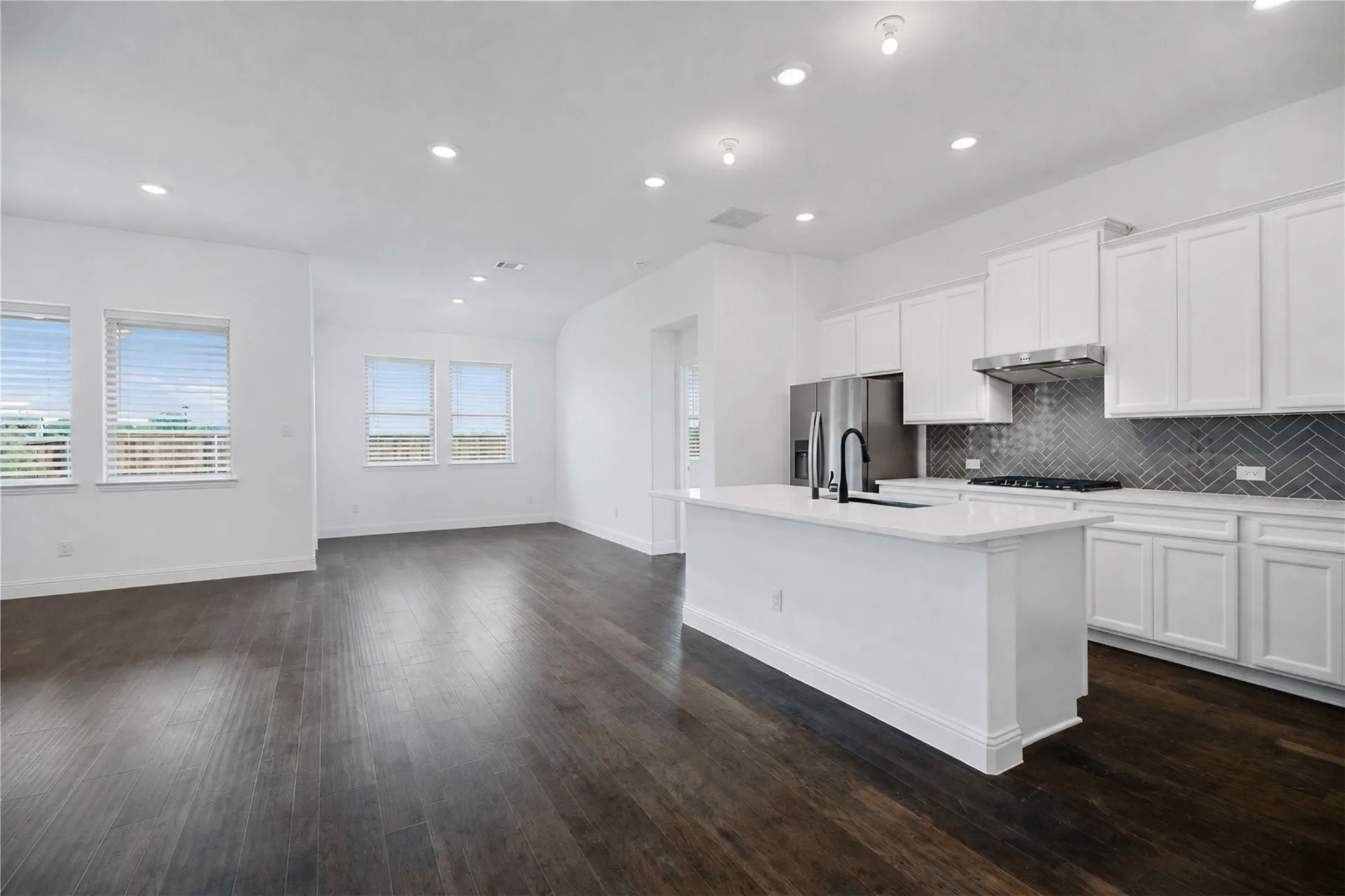 Single Family Residence For Rent in Collin County , 2111 Sandpiper Way, Princeton, Texas 75407, 5 Bedroom, 3 Bathroom, 2 Garage spaces, 2,847 Sqft, built in 2024, mls#21372630, Real Estate Agent in Princeton, Homes For Rent in Collin county, Homes For Rent in Princeton, Realtor in Princeton Texas, Real Estate Brokerage Independent Realty Texas, Luminita Cordes Realtor