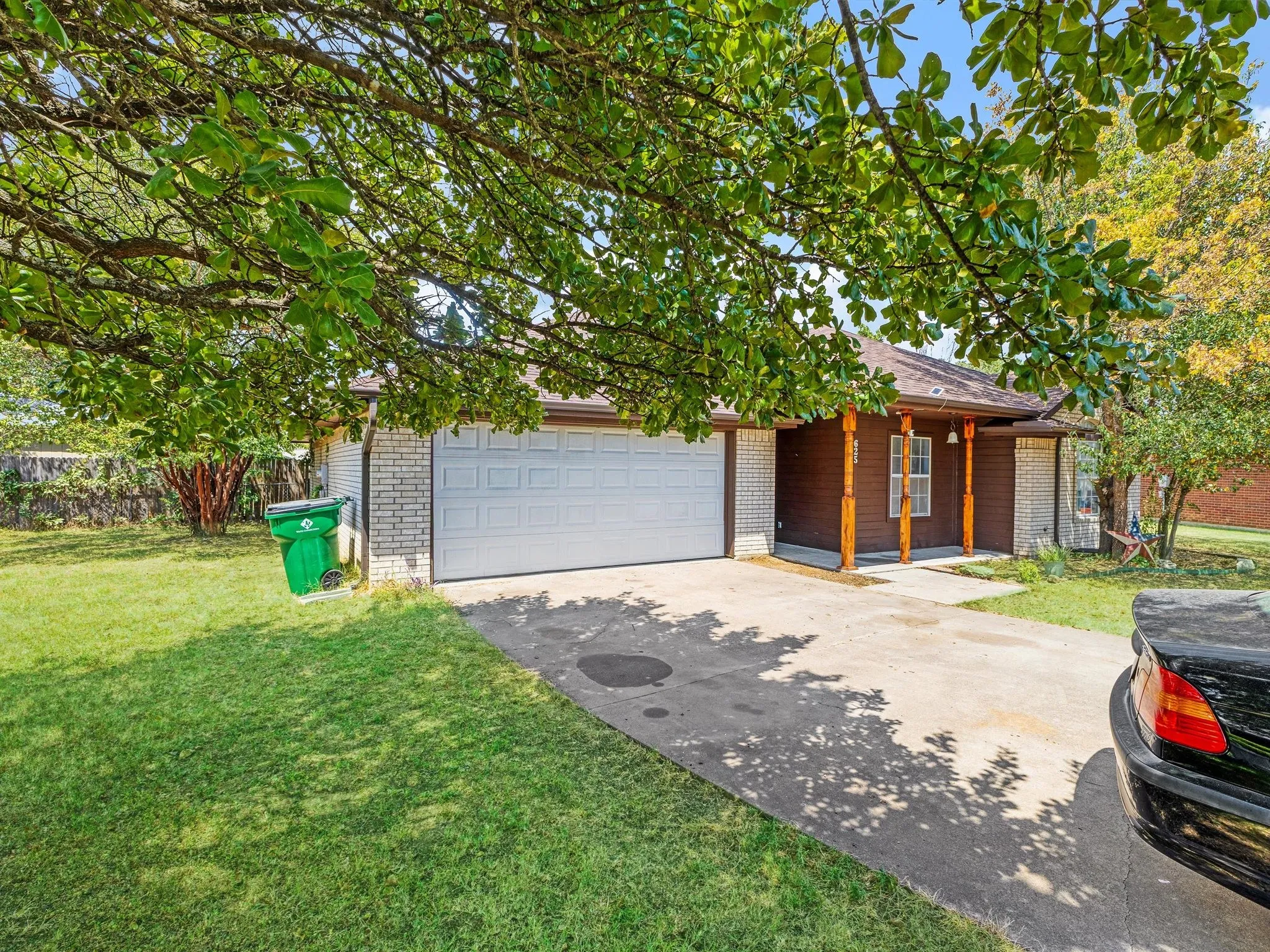Single Family Residence For Sale in Johnson County , 625 Linda Court, Joshua, Texas 76058, 4 Bedroom, 2 Bathroom, Garage spaces, 1,369 Sqft, built in 1996, mls#21372658, Real Estate Agent in Joshua, Homes For Sale in Johnson county, Homes For Sale in Joshua, Realtor in Joshua Texas, Real Estate Brokerage Independent Realty Texas, Luminita Cordes Realtor