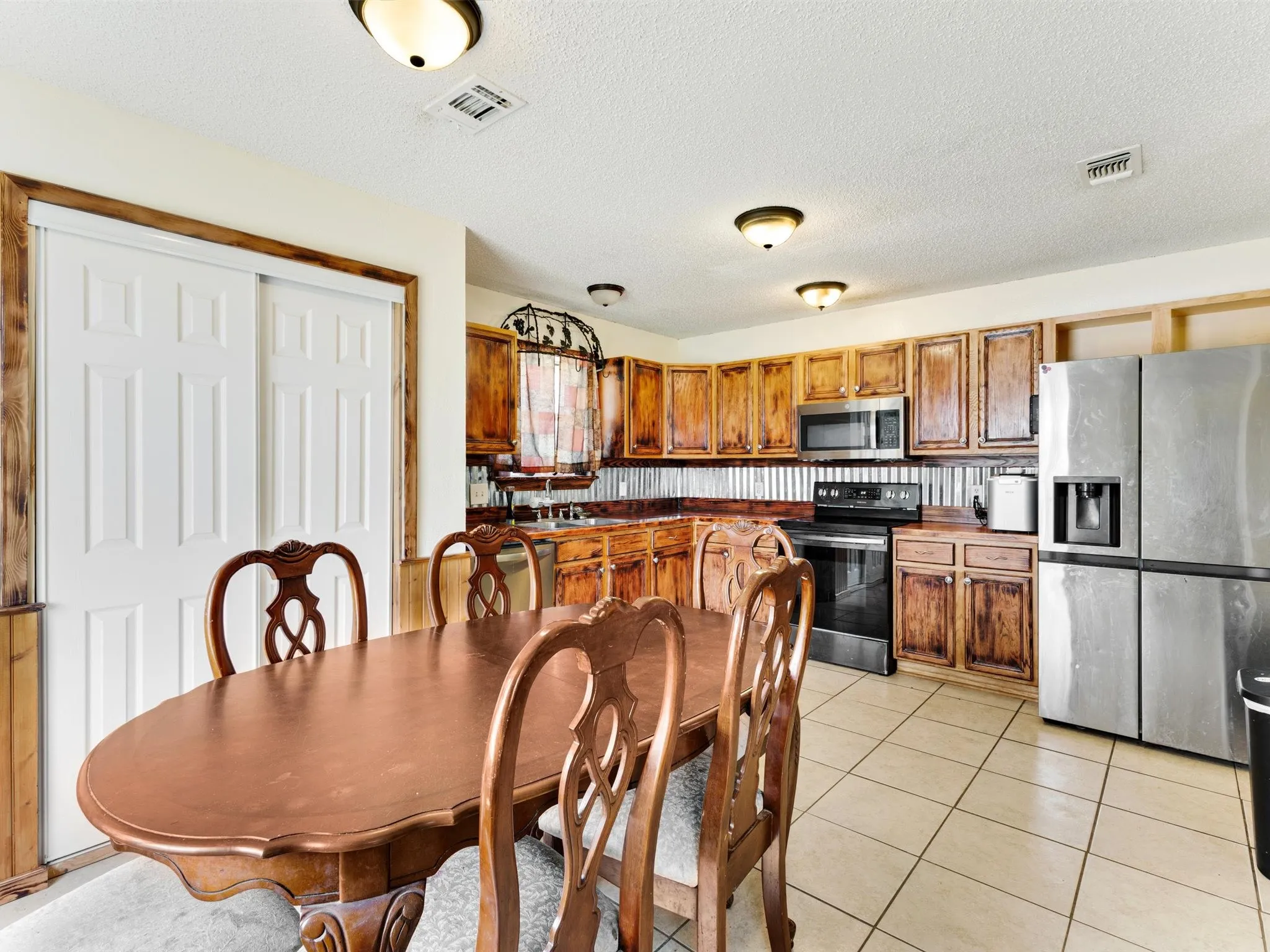 Single Family Residence For Sale in Johnson County , 625 Linda Court, Joshua, Texas 76058, 4 Bedroom, 2 Bathroom, Garage spaces, 1,369 Sqft, built in 1996, mls#21372658, Real Estate Agent in Joshua, Homes For Sale in Johnson county, Homes For Sale in Joshua, Realtor in Joshua Texas, Real Estate Brokerage Independent Realty Texas, Luminita Cordes Realtor