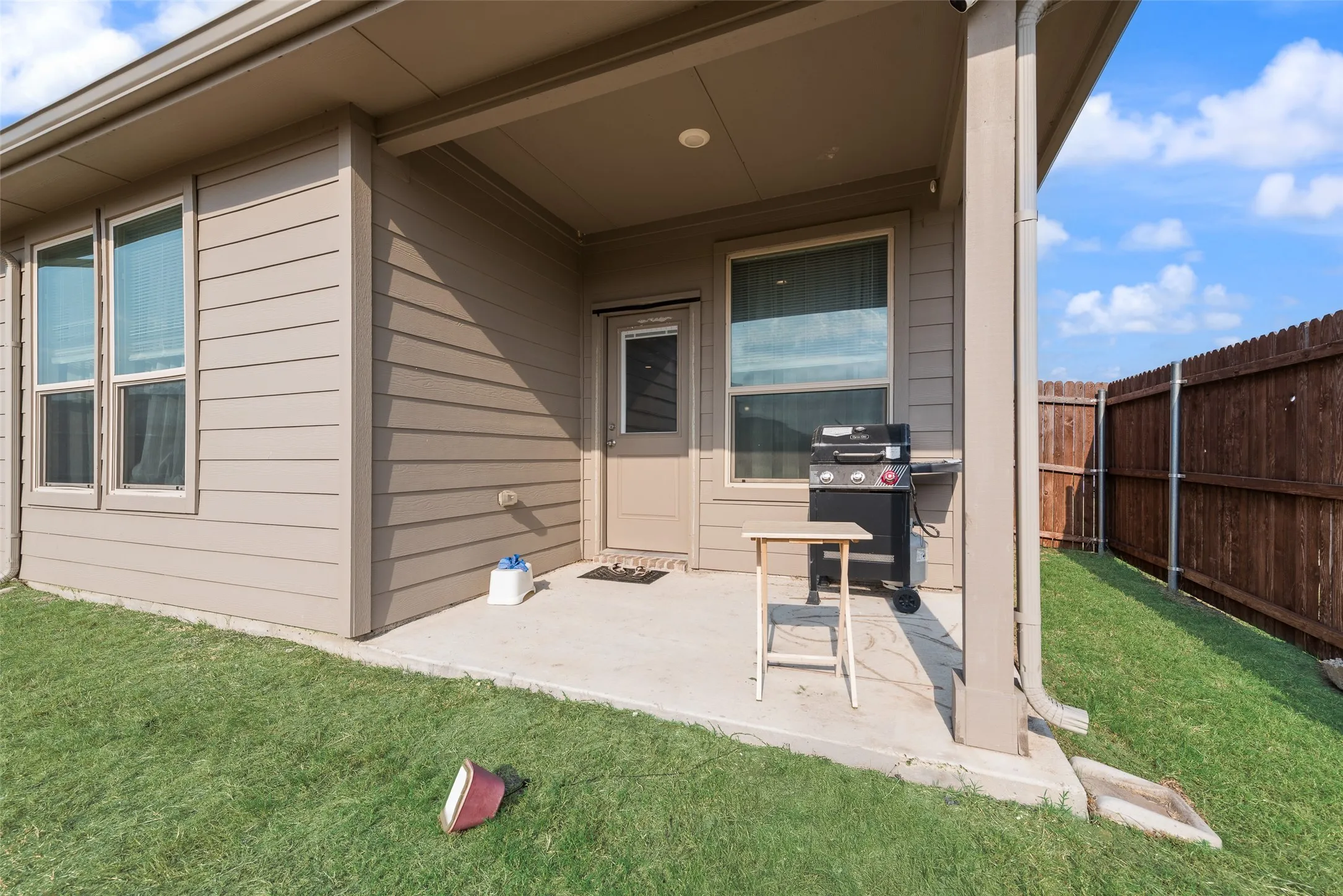 Single Family Residence For Rent in Tarrant County , 11229 Guinness Drive, Fort Worth, Texas 76052, 4 Bedroom, 2 Bathroom, 2 Garage spaces, 2,015 Sqft, built in 2022, mls#21364874, Real Estate Agent in Fort Worth, Homes For Rent in Tarrant county, Homes For Rent in Fort Worth, Realtor in Fort Worth Texas, Real Estate Brokerage Independent Realty Texas, Luminita Cordes Realtor
