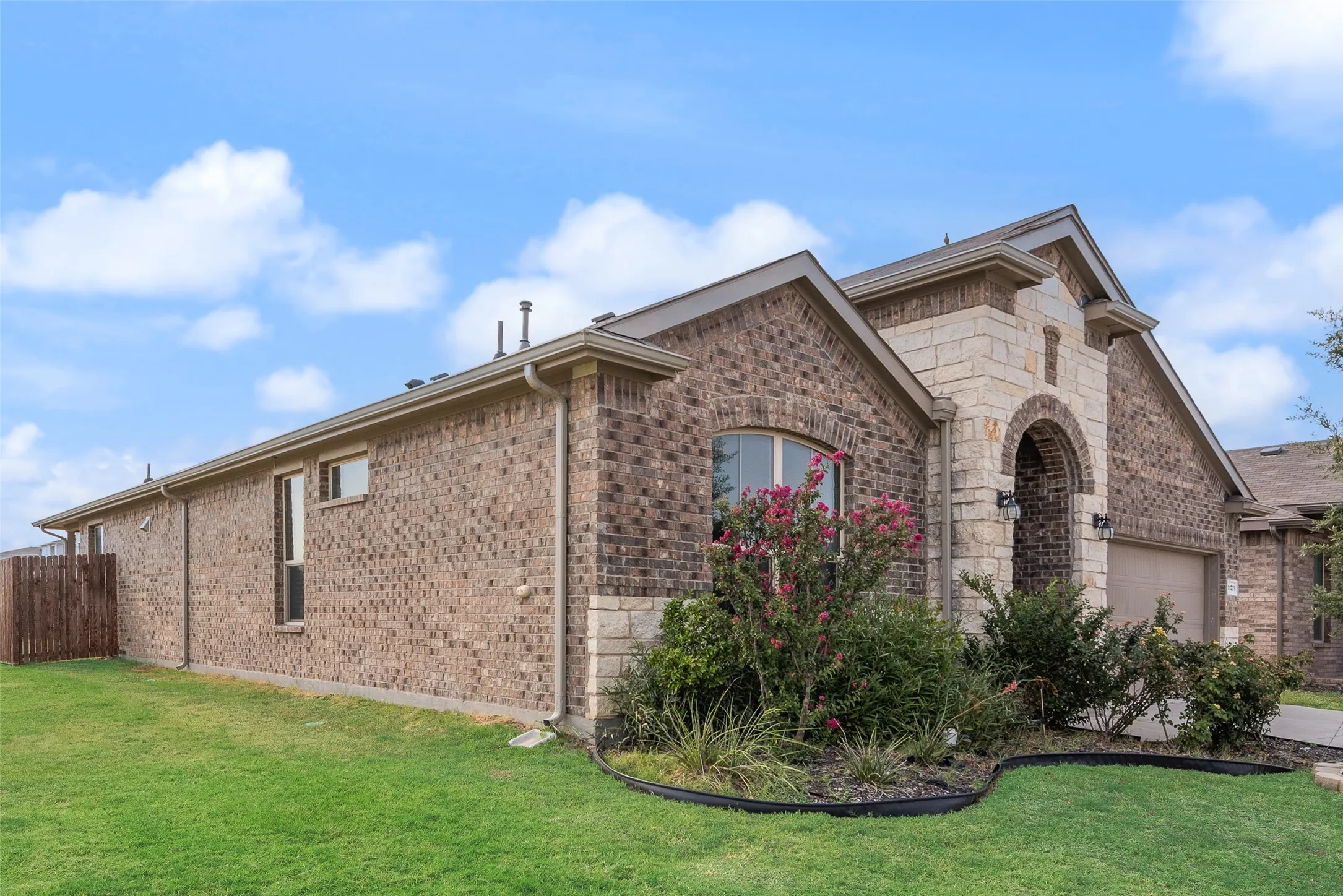 Single Family Residence For Rent in Tarrant County , 11229 Guinness Drive, Fort Worth, Texas 76052, 4 Bedroom, 2 Bathroom, 2 Garage spaces, 2,015 Sqft, built in 2022, mls#21364874, Real Estate Agent in Fort Worth, Homes For Rent in Tarrant county, Homes For Rent in Fort Worth, Realtor in Fort Worth Texas, Real Estate Brokerage Independent Realty Texas, Luminita Cordes Realtor