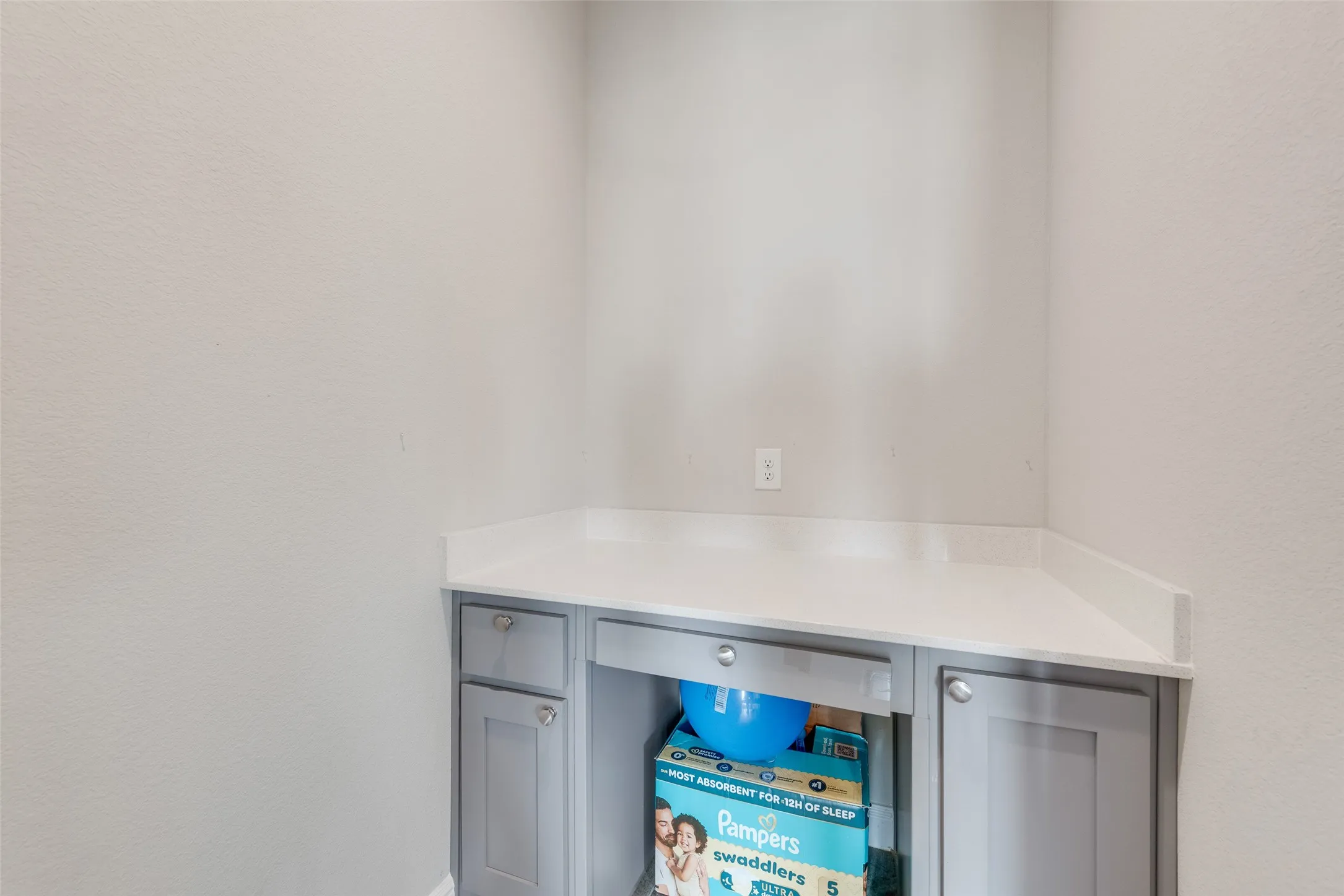 Single Family Residence For Rent in Tarrant County , 11229 Guinness Drive, Fort Worth, Texas 76052, 4 Bedroom, 2 Bathroom, 2 Garage spaces, 2,015 Sqft, built in 2022, mls#21364874, Real Estate Agent in Fort Worth, Homes For Rent in Tarrant county, Homes For Rent in Fort Worth, Realtor in Fort Worth Texas, Real Estate Brokerage Independent Realty Texas, Luminita Cordes Realtor
