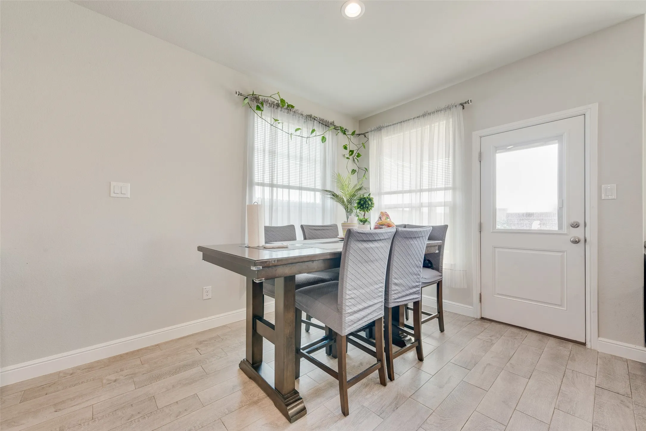 Single Family Residence For Rent in Tarrant County , 11229 Guinness Drive, Fort Worth, Texas 76052, 4 Bedroom, 2 Bathroom, 2 Garage spaces, 2,015 Sqft, built in 2022, mls#21364874, Real Estate Agent in Fort Worth, Homes For Rent in Tarrant county, Homes For Rent in Fort Worth, Realtor in Fort Worth Texas, Real Estate Brokerage Independent Realty Texas, Luminita Cordes Realtor