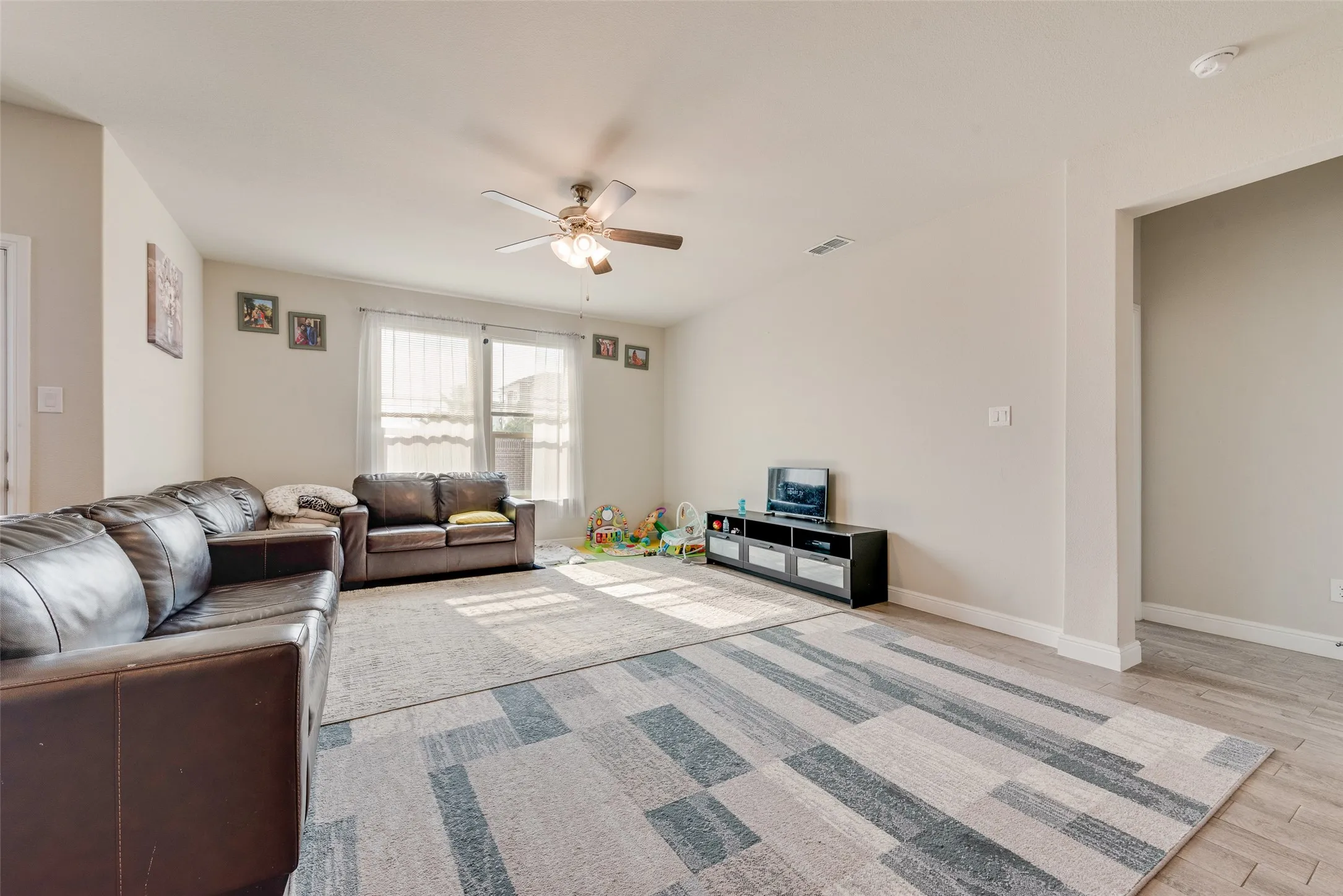 Single Family Residence For Rent in Tarrant County , 11229 Guinness Drive, Fort Worth, Texas 76052, 4 Bedroom, 2 Bathroom, 2 Garage spaces, 2,015 Sqft, built in 2022, mls#21364874, Real Estate Agent in Fort Worth, Homes For Rent in Tarrant county, Homes For Rent in Fort Worth, Realtor in Fort Worth Texas, Real Estate Brokerage Independent Realty Texas, Luminita Cordes Realtor