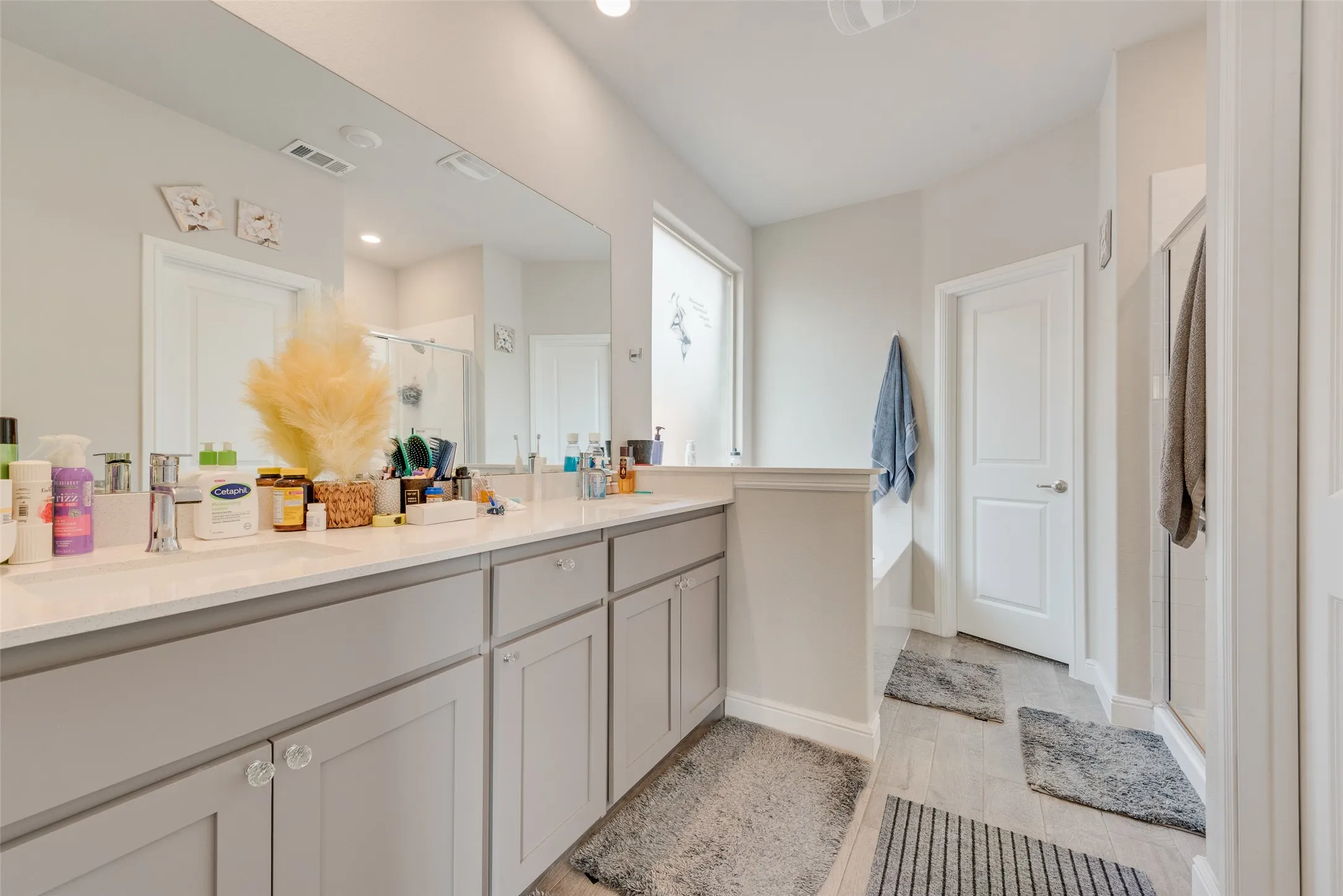 Single Family Residence For Rent in Tarrant County , 11229 Guinness Drive, Fort Worth, Texas 76052, 4 Bedroom, 2 Bathroom, 2 Garage spaces, 2,015 Sqft, built in 2022, mls#21364874, Real Estate Agent in Fort Worth, Homes For Rent in Tarrant county, Homes For Rent in Fort Worth, Realtor in Fort Worth Texas, Real Estate Brokerage Independent Realty Texas, Luminita Cordes Realtor