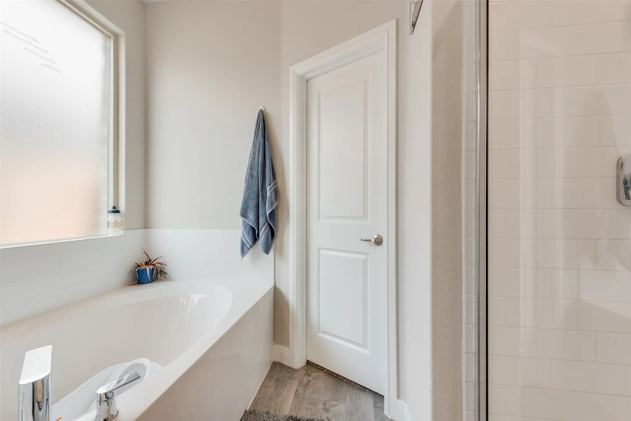 Single Family Residence For Rent in Tarrant County , 11229 Guinness Drive, Fort Worth, Texas 76052, 4 Bedroom, 2 Bathroom, 2 Garage spaces, 2,015 Sqft, built in 2022, mls#21364874, Real Estate Agent in Fort Worth, Homes For Rent in Tarrant county, Homes For Rent in Fort Worth, Realtor in Fort Worth Texas, Real Estate Brokerage Independent Realty Texas, Luminita Cordes Realtor