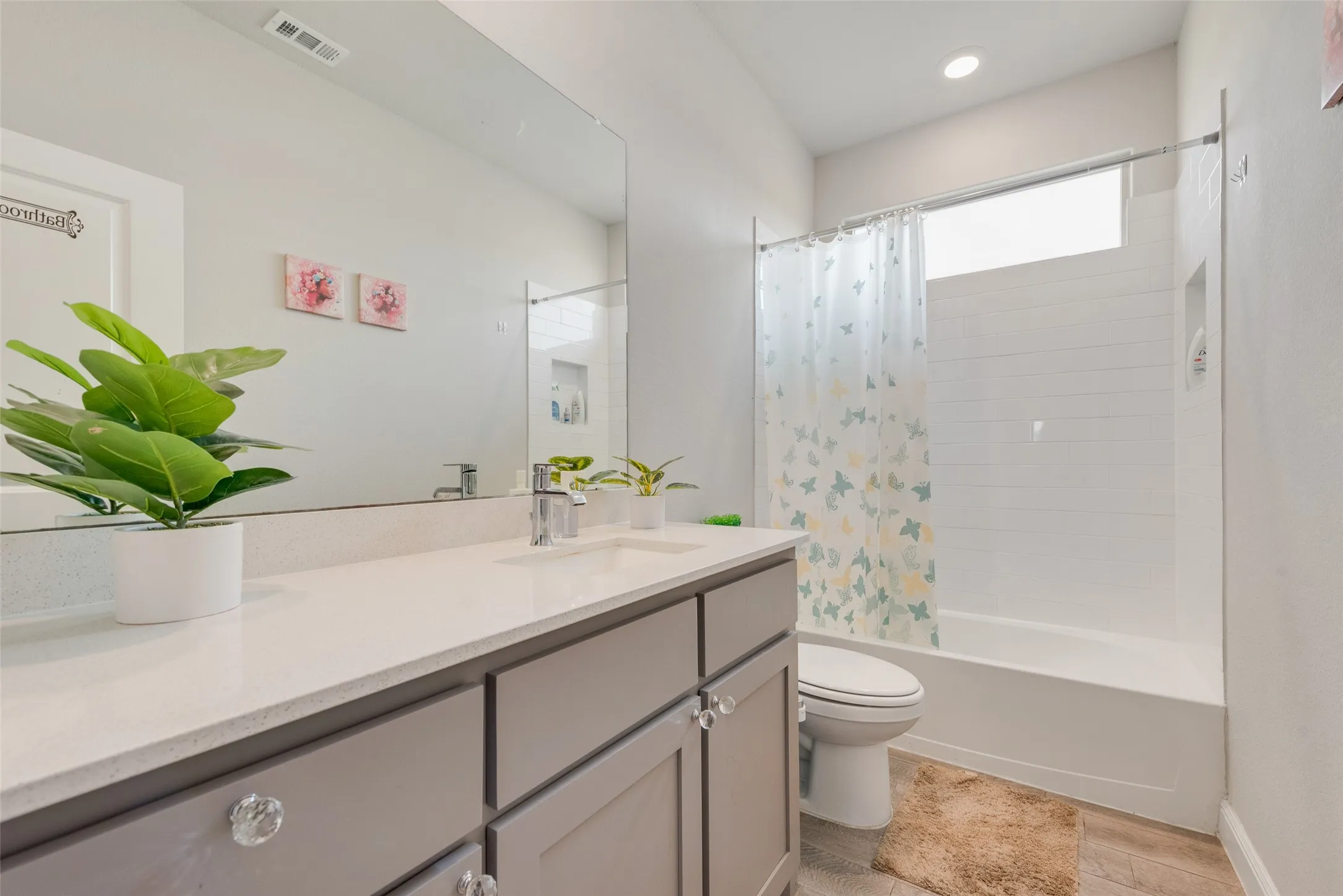 Single Family Residence For Rent in Tarrant County , 11229 Guinness Drive, Fort Worth, Texas 76052, 4 Bedroom, 2 Bathroom, 2 Garage spaces, 2,015 Sqft, built in 2022, mls#21364874, Real Estate Agent in Fort Worth, Homes For Rent in Tarrant county, Homes For Rent in Fort Worth, Realtor in Fort Worth Texas, Real Estate Brokerage Independent Realty Texas, Luminita Cordes Realtor