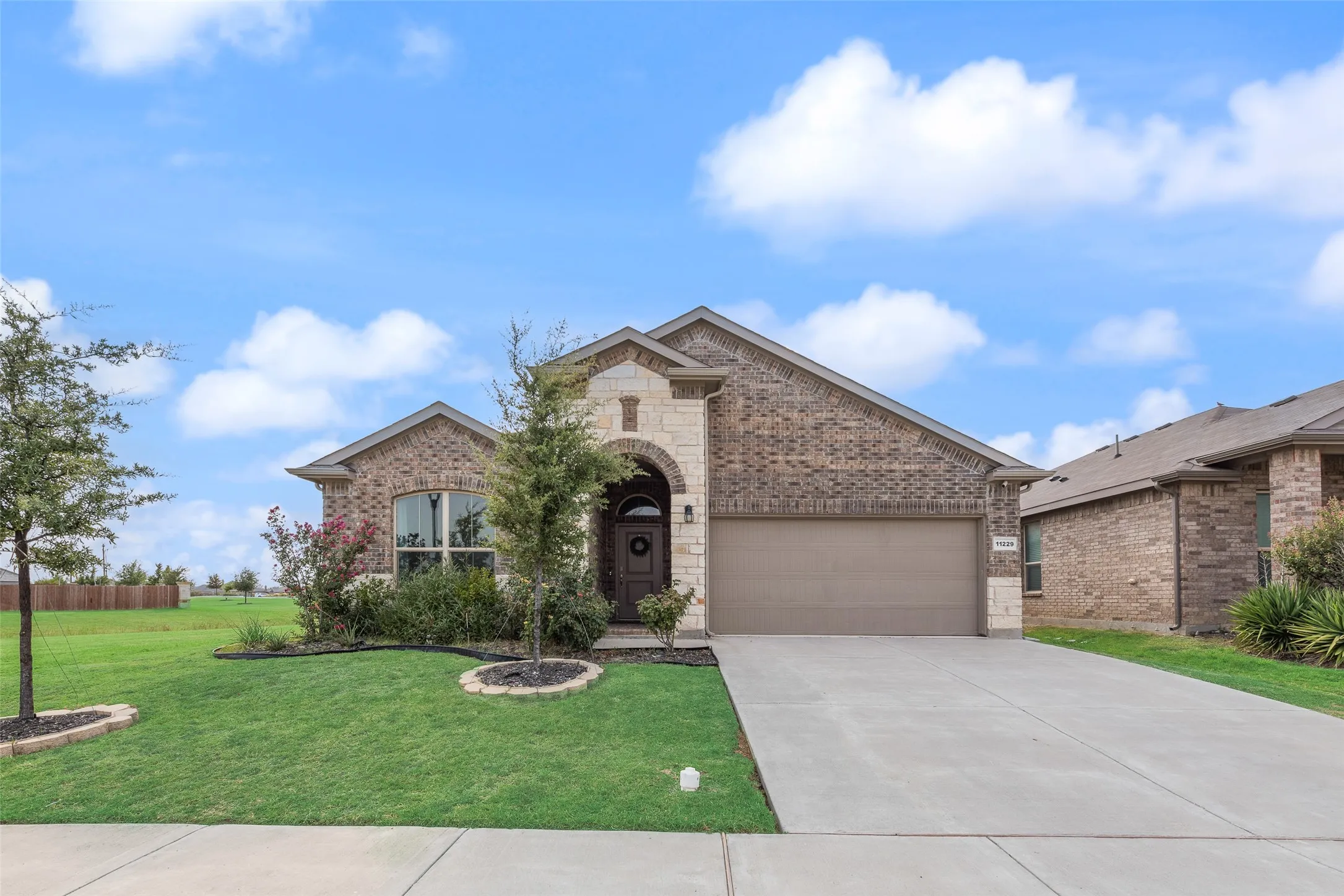 Single Family Residence For Rent in Tarrant County , 11229 Guinness Drive, Fort Worth, Texas 76052, 4 Bedroom, 2 Bathroom, 2 Garage spaces, 2,015 Sqft, built in 2022, mls#21364874, Real Estate Agent in Fort Worth, Homes For Rent in Tarrant county, Homes For Rent in Fort Worth, Realtor in Fort Worth Texas, Real Estate Brokerage Independent Realty Texas, Luminita Cordes Realtor