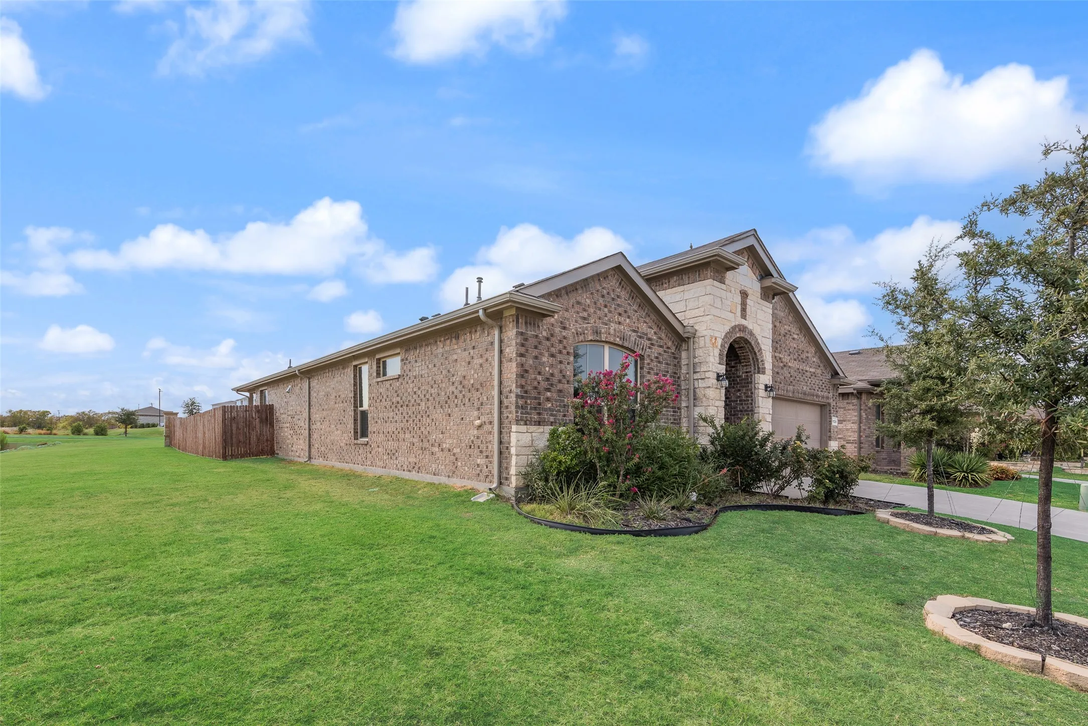 Single Family Residence For Rent in Tarrant County , 11229 Guinness Drive, Fort Worth, Texas 76052, 4 Bedroom, 2 Bathroom, 2 Garage spaces, 2,015 Sqft, built in 2022, mls#21364874, Real Estate Agent in Fort Worth, Homes For Rent in Tarrant county, Homes For Rent in Fort Worth, Realtor in Fort Worth Texas, Real Estate Brokerage Independent Realty Texas, Luminita Cordes Realtor