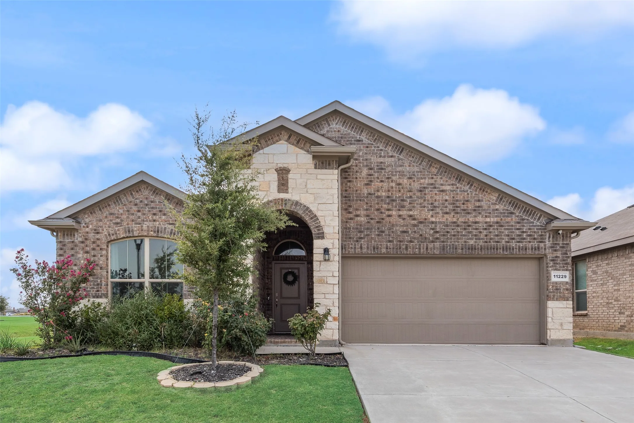 Single Family Residence For Rent in Tarrant County , 11229 Guinness Drive, Fort Worth, Texas 76052, 4 Bedroom, 2 Bathroom, 2 Garage spaces, 2,015 Sqft, built in 2022, mls#21364874, Real Estate Agent in Fort Worth, Homes For Rent in Tarrant county, Homes For Rent in Fort Worth, Realtor in Fort Worth Texas, Real Estate Brokerage Independent Realty Texas, Luminita Cordes Realtor