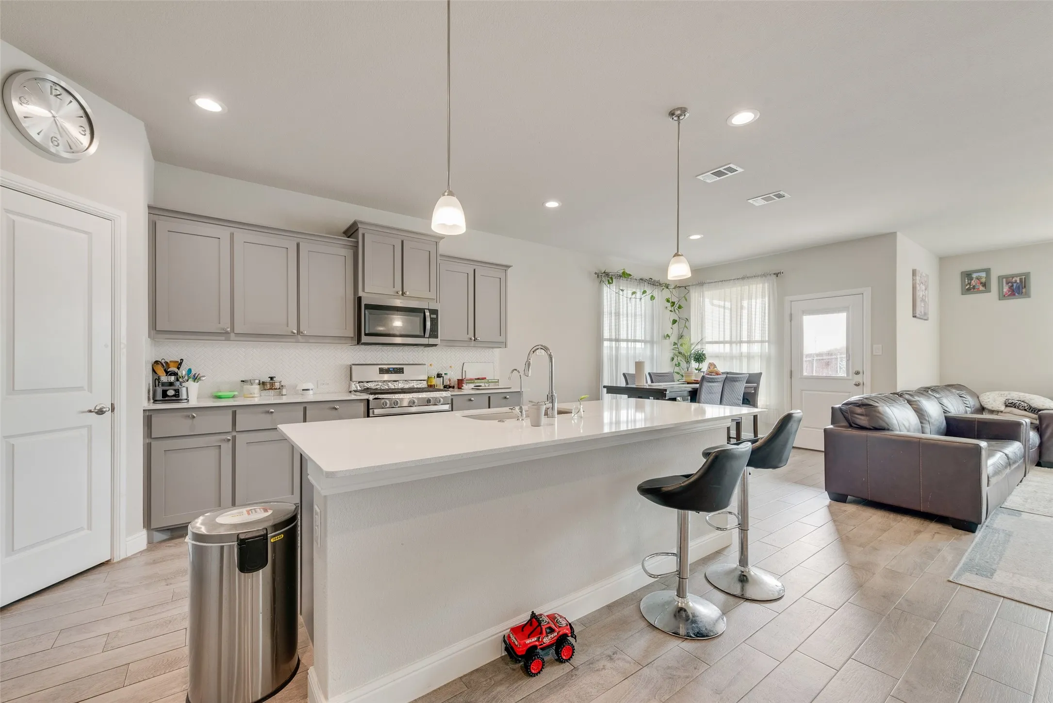 Single Family Residence For Rent in Tarrant County , 11229 Guinness Drive, Fort Worth, Texas 76052, 4 Bedroom, 2 Bathroom, 2 Garage spaces, 2,015 Sqft, built in 2022, mls#21364874, Real Estate Agent in Fort Worth, Homes For Rent in Tarrant county, Homes For Rent in Fort Worth, Realtor in Fort Worth Texas, Real Estate Brokerage Independent Realty Texas, Luminita Cordes Realtor