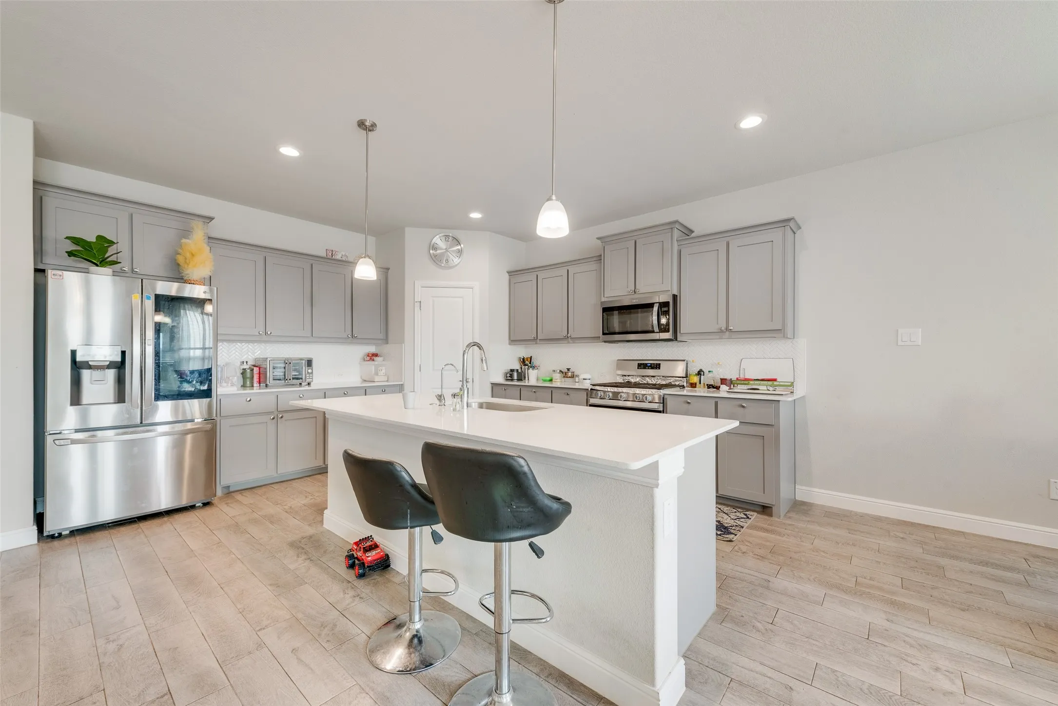 Single Family Residence For Rent in Tarrant County , 11229 Guinness Drive, Fort Worth, Texas 76052, 4 Bedroom, 2 Bathroom, 2 Garage spaces, 2,015 Sqft, built in 2022, mls#21364874, Real Estate Agent in Fort Worth, Homes For Rent in Tarrant county, Homes For Rent in Fort Worth, Realtor in Fort Worth Texas, Real Estate Brokerage Independent Realty Texas, Luminita Cordes Realtor