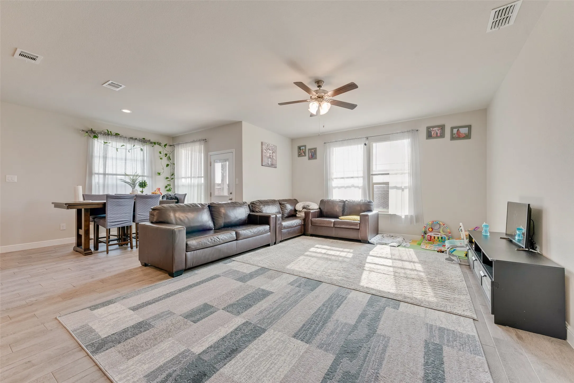 Single Family Residence For Rent in Tarrant County , 11229 Guinness Drive, Fort Worth, Texas 76052, 4 Bedroom, 2 Bathroom, 2 Garage spaces, 2,015 Sqft, built in 2022, mls#21364874, Real Estate Agent in Fort Worth, Homes For Rent in Tarrant county, Homes For Rent in Fort Worth, Realtor in Fort Worth Texas, Real Estate Brokerage Independent Realty Texas, Luminita Cordes Realtor