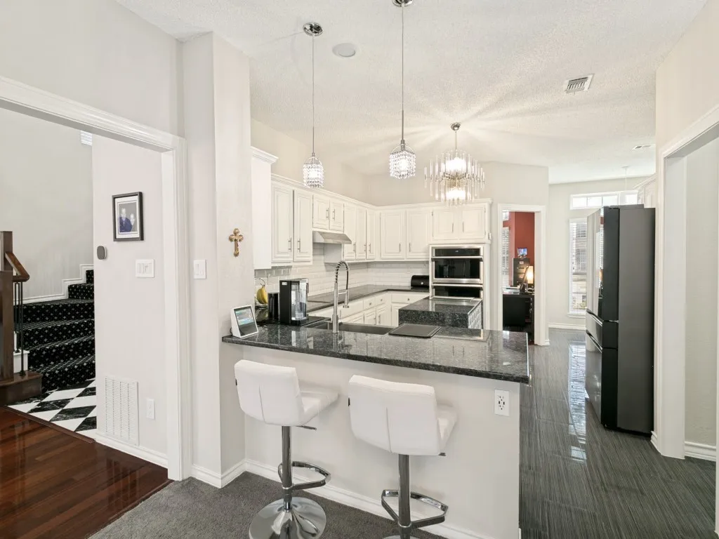 Single Family Residence For Sale in Tarrant County , 3001 Redstone Drive, Arlington, Texas 76001, 4 Bedroom, 3 Bathroom, 2 Garage spaces, 3,269 Sqft, built in 1989, mls#21368907, Real Estate Agent in Arlington, Homes For Sale in Tarrant county, Homes For Sale in Arlington, Realtor in Arlington Texas, Real Estate Brokerage Independent Realty Texas, Luminita Cordes Realtor