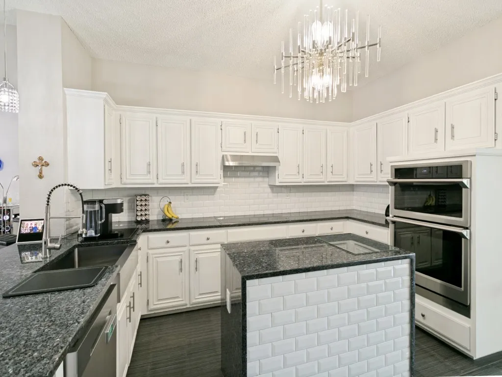 Single Family Residence For Sale in Tarrant County , 3001 Redstone Drive, Arlington, Texas 76001, 4 Bedroom, 3 Bathroom, 2 Garage spaces, 3,269 Sqft, built in 1989, mls#21368907, Real Estate Agent in Arlington, Homes For Sale in Tarrant county, Homes For Sale in Arlington, Realtor in Arlington Texas, Real Estate Brokerage Independent Realty Texas, Luminita Cordes Realtor