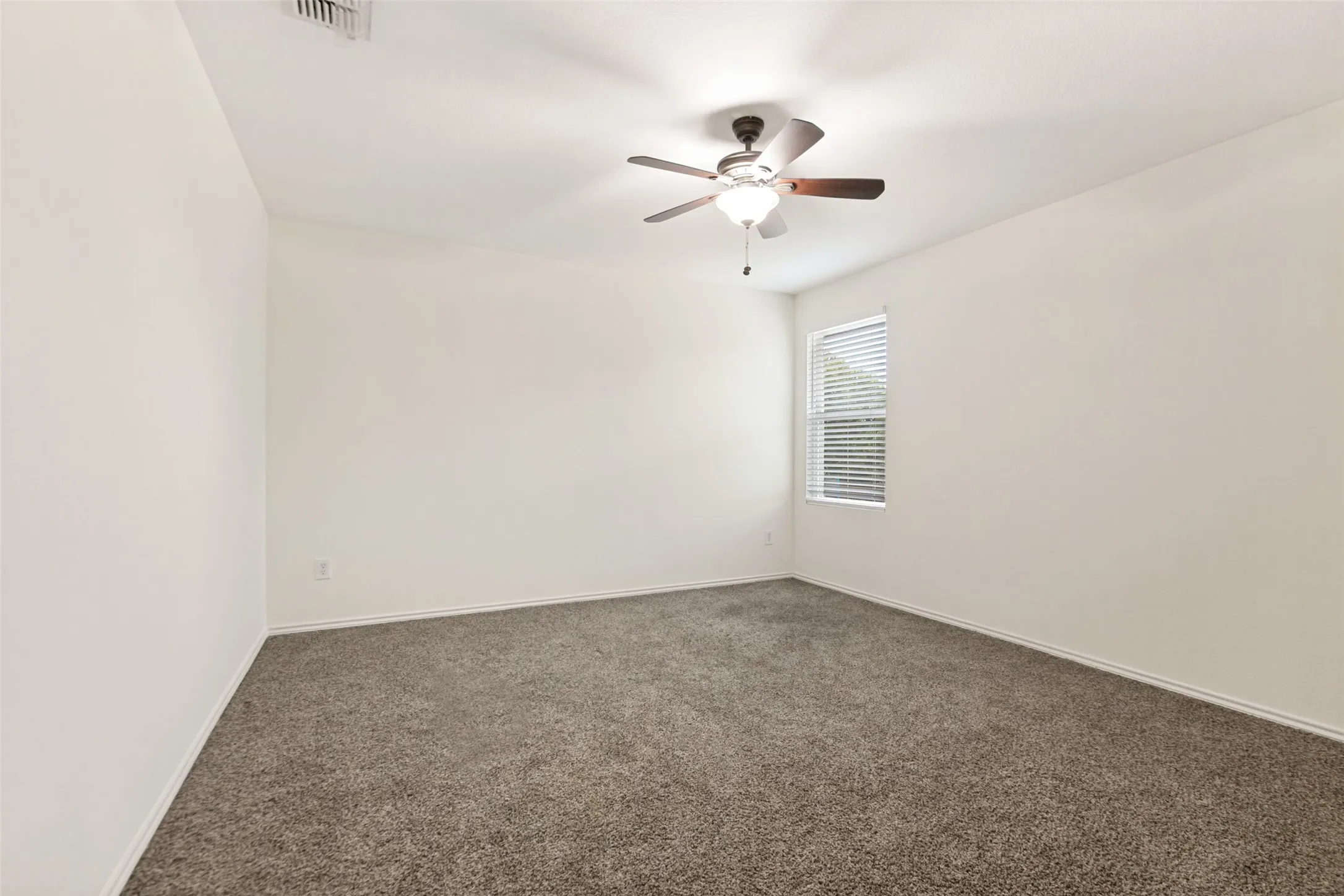 Single Family Residence For Sale in Collin County , 902 Fleming Street, Wylie, Texas 75098, 5 Bedroom, 3 Bathroom, 2 Garage spaces, 2,993 Sqft, built in 2007, mls#21371446, Real Estate Agent in Wylie, Homes For Sale in Collin county, Homes For Sale in Wylie, Realtor in Wylie Texas, Real Estate Brokerage Independent Realty Texas, Luminita Cordes Realtor