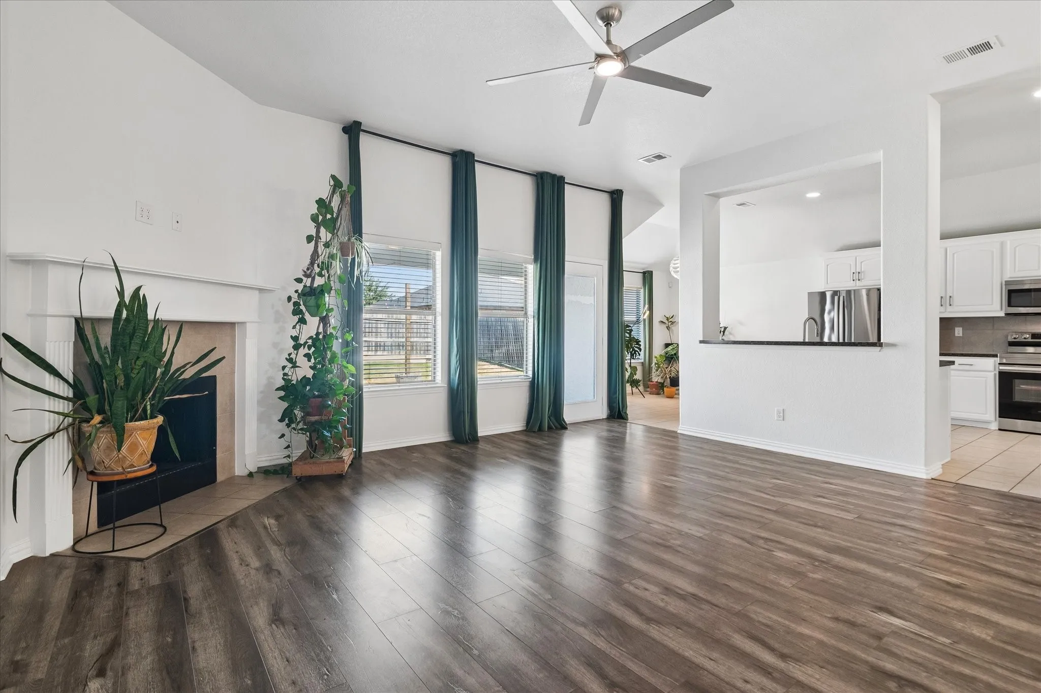 Single Family Residence For Rent in Kaufman County , 2021 River, Heartland, Texas 75126, 3 Bedroom, 2 Bathroom, 2 Garage spaces, 2,276 Sqft, built in 2009, mls#21370609, Real Estate Agent in Heartland, Homes For Rent in Kaufman county, Homes For Rent in Heartland, Realtor in Heartland Texas, Real Estate Brokerage Independent Realty Texas, Luminita Cordes Realtor