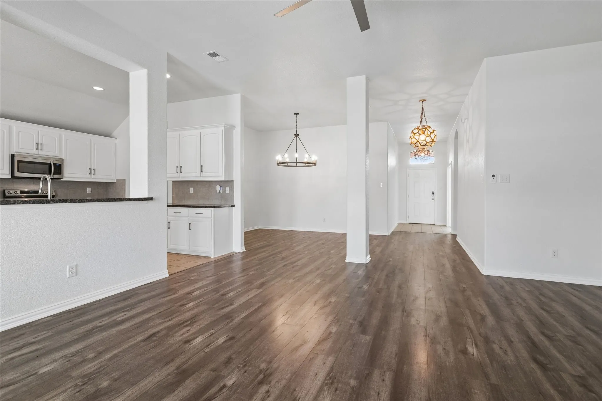Single Family Residence For Rent in Kaufman County , 2021 River, Heartland, Texas 75126, 3 Bedroom, 2 Bathroom, 2 Garage spaces, 2,276 Sqft, built in 2009, mls#21370609, Real Estate Agent in Heartland, Homes For Rent in Kaufman county, Homes For Rent in Heartland, Realtor in Heartland Texas, Real Estate Brokerage Independent Realty Texas, Luminita Cordes Realtor