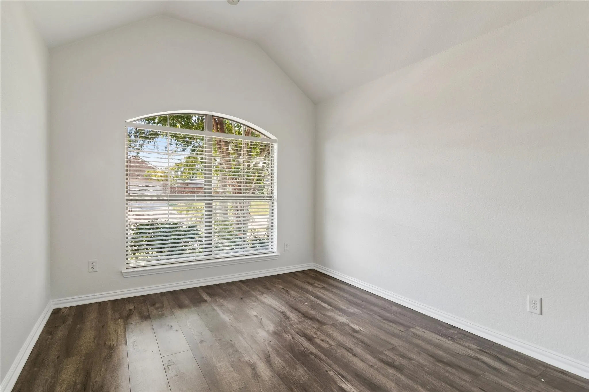 Single Family Residence For Rent in Kaufman County , 2021 River, Heartland, Texas 75126, 3 Bedroom, 2 Bathroom, 2 Garage spaces, 2,276 Sqft, built in 2009, mls#21370609, Real Estate Agent in Heartland, Homes For Rent in Kaufman county, Homes For Rent in Heartland, Realtor in Heartland Texas, Real Estate Brokerage Independent Realty Texas, Luminita Cordes Realtor