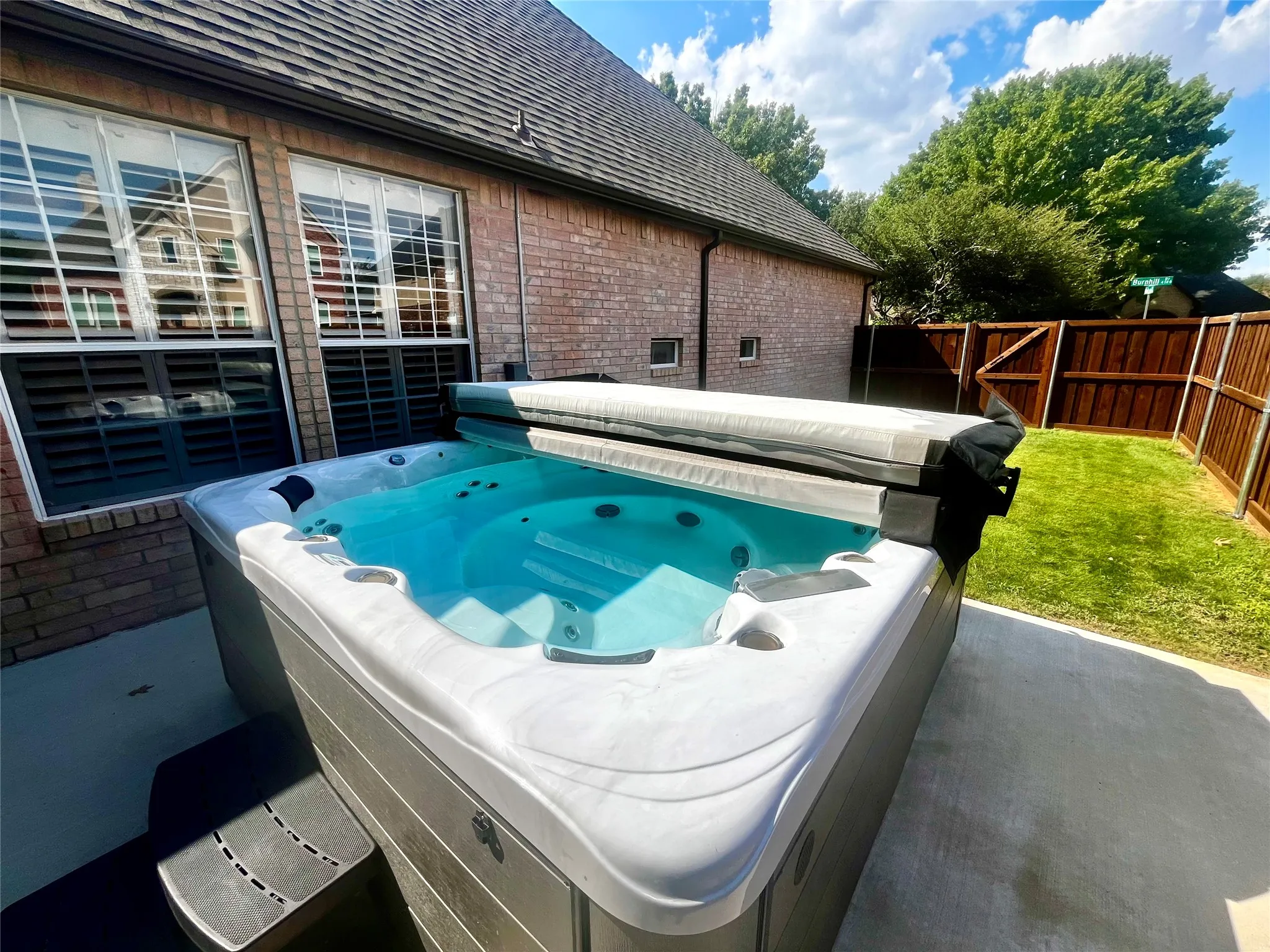 HOT TUB! Entertainment plus