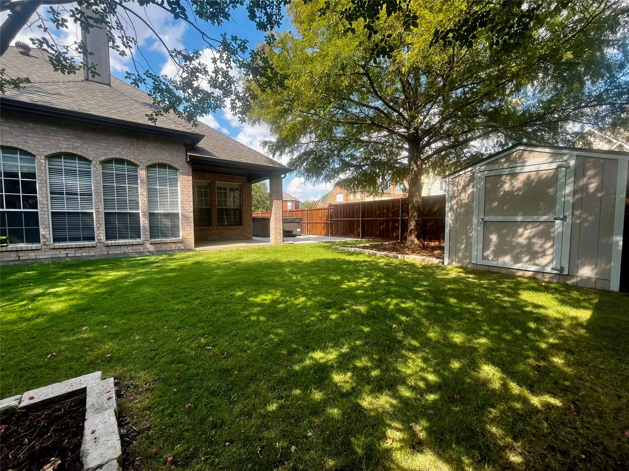 Big yard and so pretty!