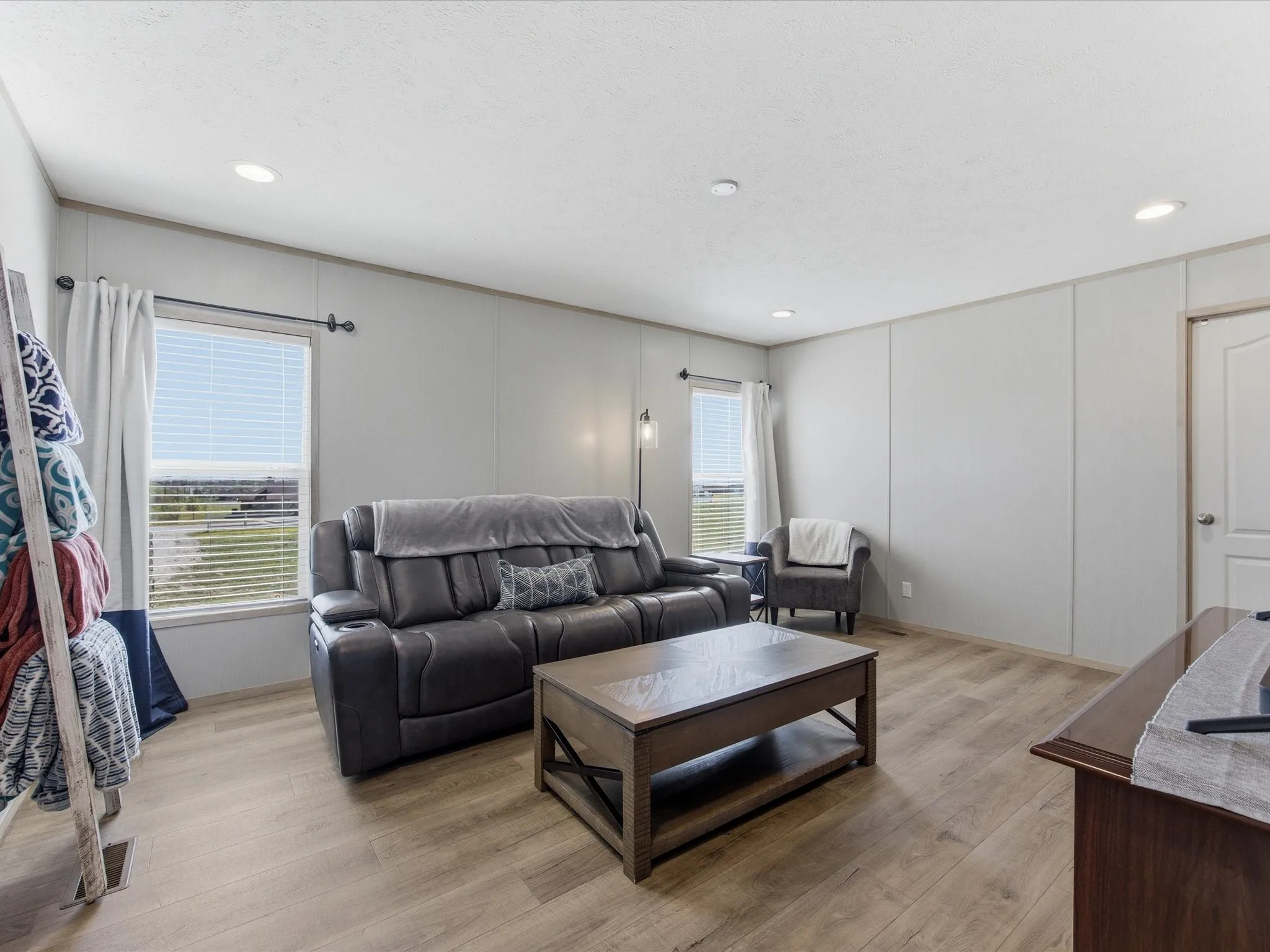 Mobile Home For Sale in Wise County , 341 Mesa Ridge, Decatur, Texas 76234, 4 Bedroom, 3 Bathroom, 2 Garage spaces, 2,128 Sqft, built in 2023, mls#21372675, Real Estate Agent in Decatur, Homes For Sale in Wise county, Homes For Sale in Decatur, Realtor in Decatur Texas, Real Estate Brokerage Independent Realty Texas, Luminita Cordes Realtor