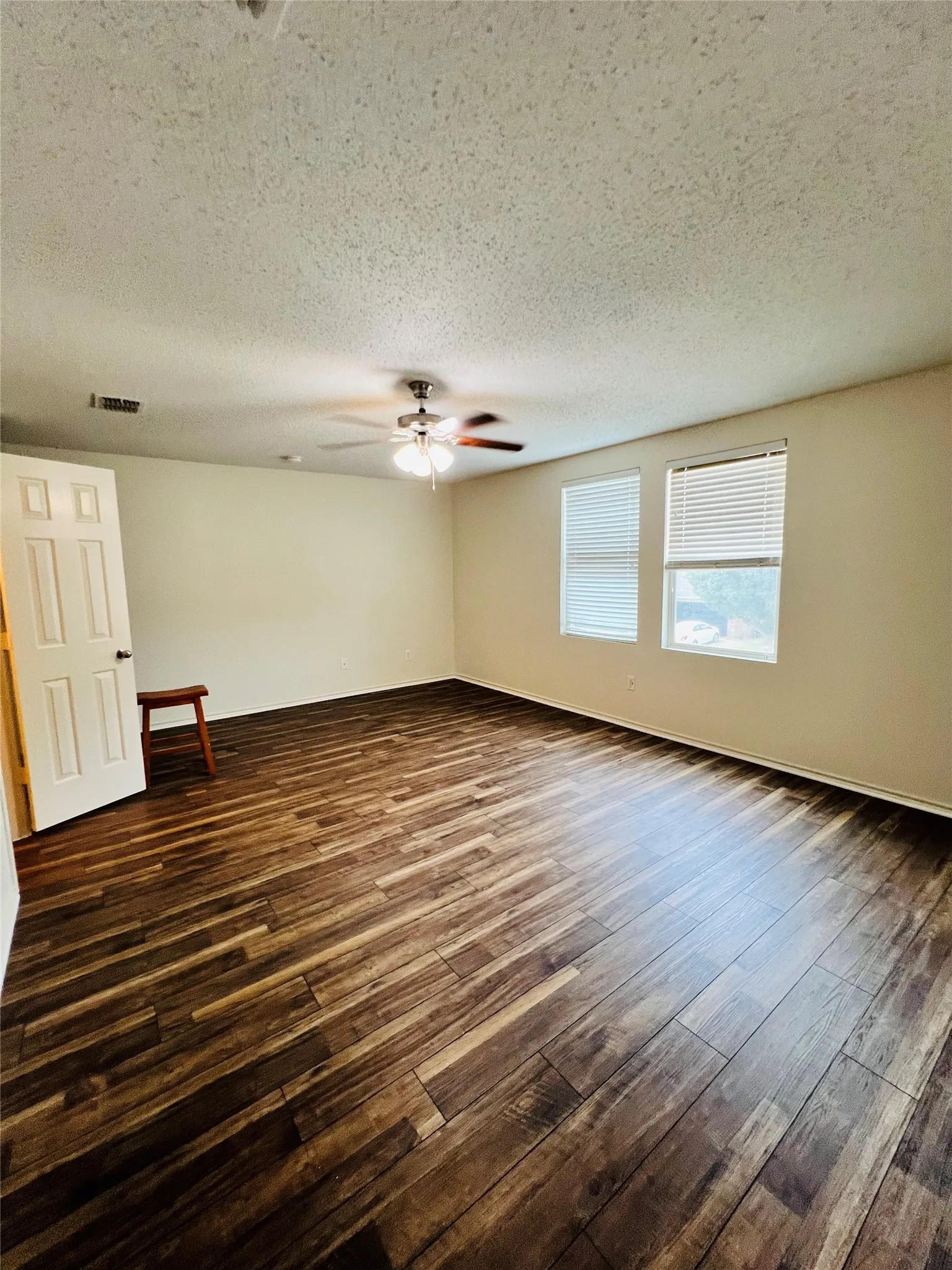 Single Family Residence For Rent in Denton County , 6209 Thoroughbred Trail, Denton, Texas 76210, 3 Bedroom, 3 Bathroom, 2 Garage spaces, 2,136 Sqft, built in 2005, mls#21371635, Real Estate Agent in Denton, Homes For Rent in Denton county, Homes For Rent in Denton, Realtor in Denton Texas, Real Estate Brokerage Independent Realty Texas, Luminita Cordes Realtor