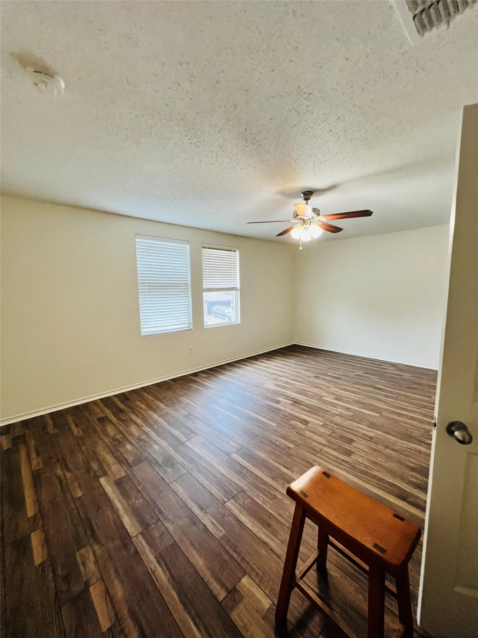 Single Family Residence For Rent in Denton County , 6209 Thoroughbred Trail, Denton, Texas 76210, 3 Bedroom, 3 Bathroom, 2 Garage spaces, 2,136 Sqft, built in 2005, mls#21371635, Real Estate Agent in Denton, Homes For Rent in Denton county, Homes For Rent in Denton, Realtor in Denton Texas, Real Estate Brokerage Independent Realty Texas, Luminita Cordes Realtor