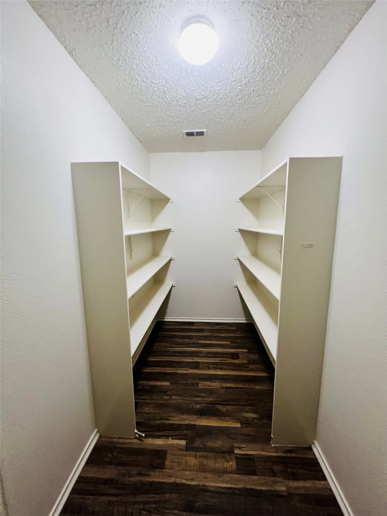 Single Family Residence For Rent in Denton County , 6209 Thoroughbred Trail, Denton, Texas 76210, 3 Bedroom, 3 Bathroom, 2 Garage spaces, 2,136 Sqft, built in 2005, mls#21371635, Real Estate Agent in Denton, Homes For Rent in Denton county, Homes For Rent in Denton, Realtor in Denton Texas, Real Estate Brokerage Independent Realty Texas, Luminita Cordes Realtor