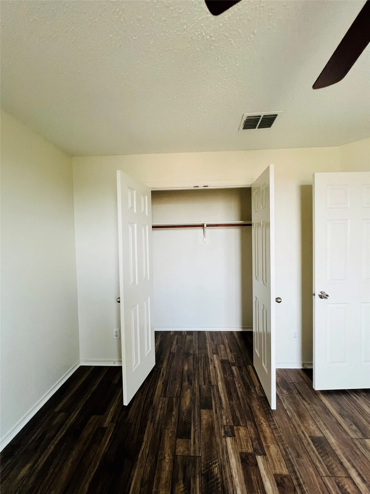 Single Family Residence For Rent in Denton County , 6209 Thoroughbred Trail, Denton, Texas 76210, 3 Bedroom, 3 Bathroom, 2 Garage spaces, 2,136 Sqft, built in 2005, mls#21371635, Real Estate Agent in Denton, Homes For Rent in Denton county, Homes For Rent in Denton, Realtor in Denton Texas, Real Estate Brokerage Independent Realty Texas, Luminita Cordes Realtor