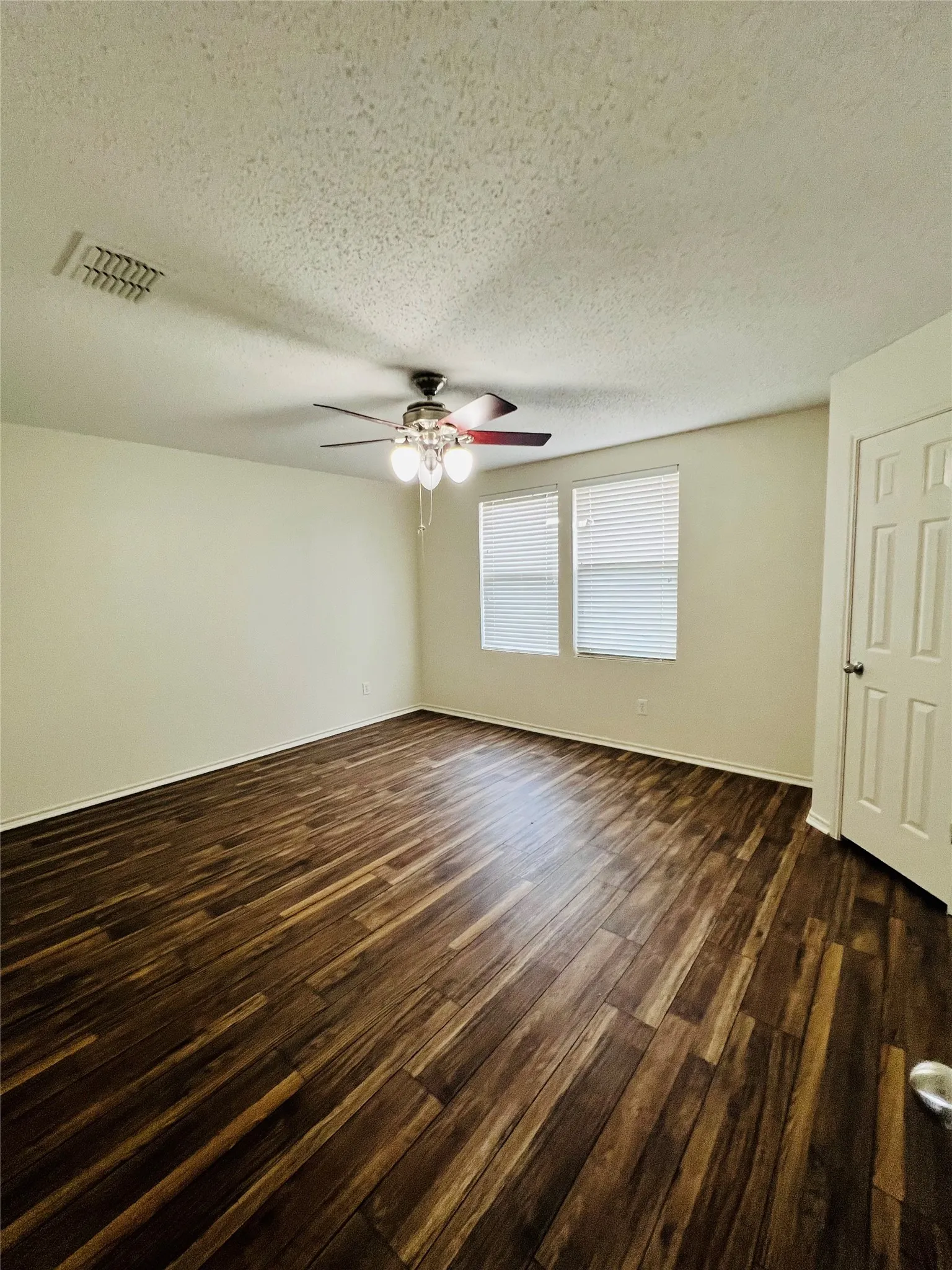 Single Family Residence For Rent in Denton County , 6209 Thoroughbred Trail, Denton, Texas 76210, 3 Bedroom, 3 Bathroom, 2 Garage spaces, 2,136 Sqft, built in 2005, mls#21371635, Real Estate Agent in Denton, Homes For Rent in Denton county, Homes For Rent in Denton, Realtor in Denton Texas, Real Estate Brokerage Independent Realty Texas, Luminita Cordes Realtor