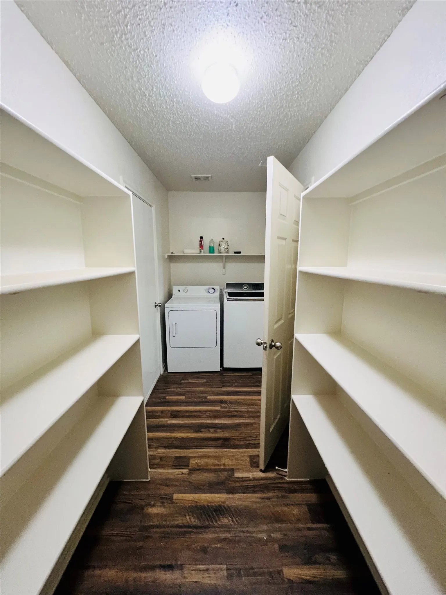 Single Family Residence For Rent in Denton County , 6209 Thoroughbred Trail, Denton, Texas 76210, 3 Bedroom, 3 Bathroom, 2 Garage spaces, 2,136 Sqft, built in 2005, mls#21371635, Real Estate Agent in Denton, Homes For Rent in Denton county, Homes For Rent in Denton, Realtor in Denton Texas, Real Estate Brokerage Independent Realty Texas, Luminita Cordes Realtor