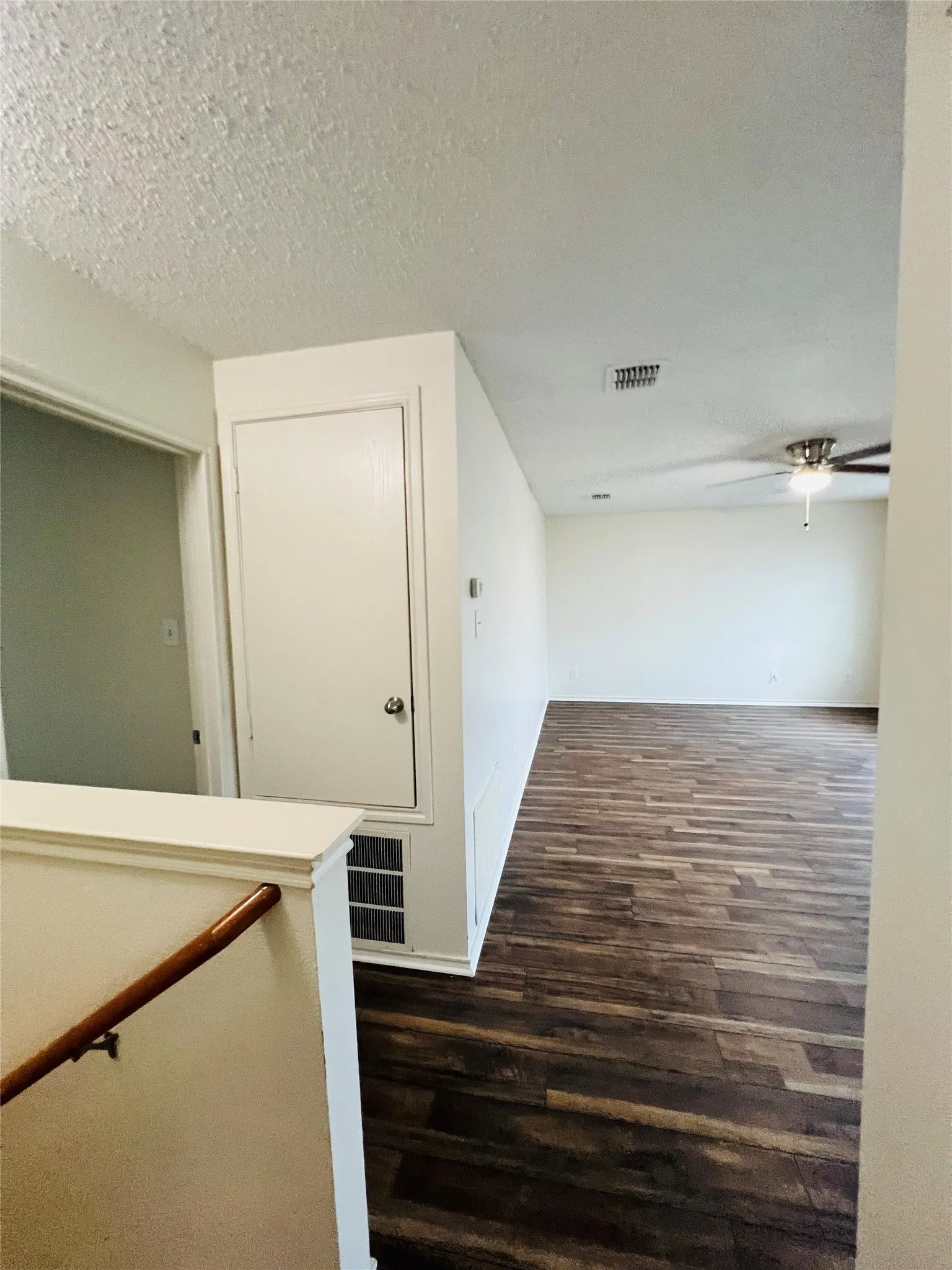 Single Family Residence For Rent in Denton County , 6209 Thoroughbred Trail, Denton, Texas 76210, 3 Bedroom, 3 Bathroom, 2 Garage spaces, 2,136 Sqft, built in 2005, mls#21371635, Real Estate Agent in Denton, Homes For Rent in Denton county, Homes For Rent in Denton, Realtor in Denton Texas, Real Estate Brokerage Independent Realty Texas, Luminita Cordes Realtor