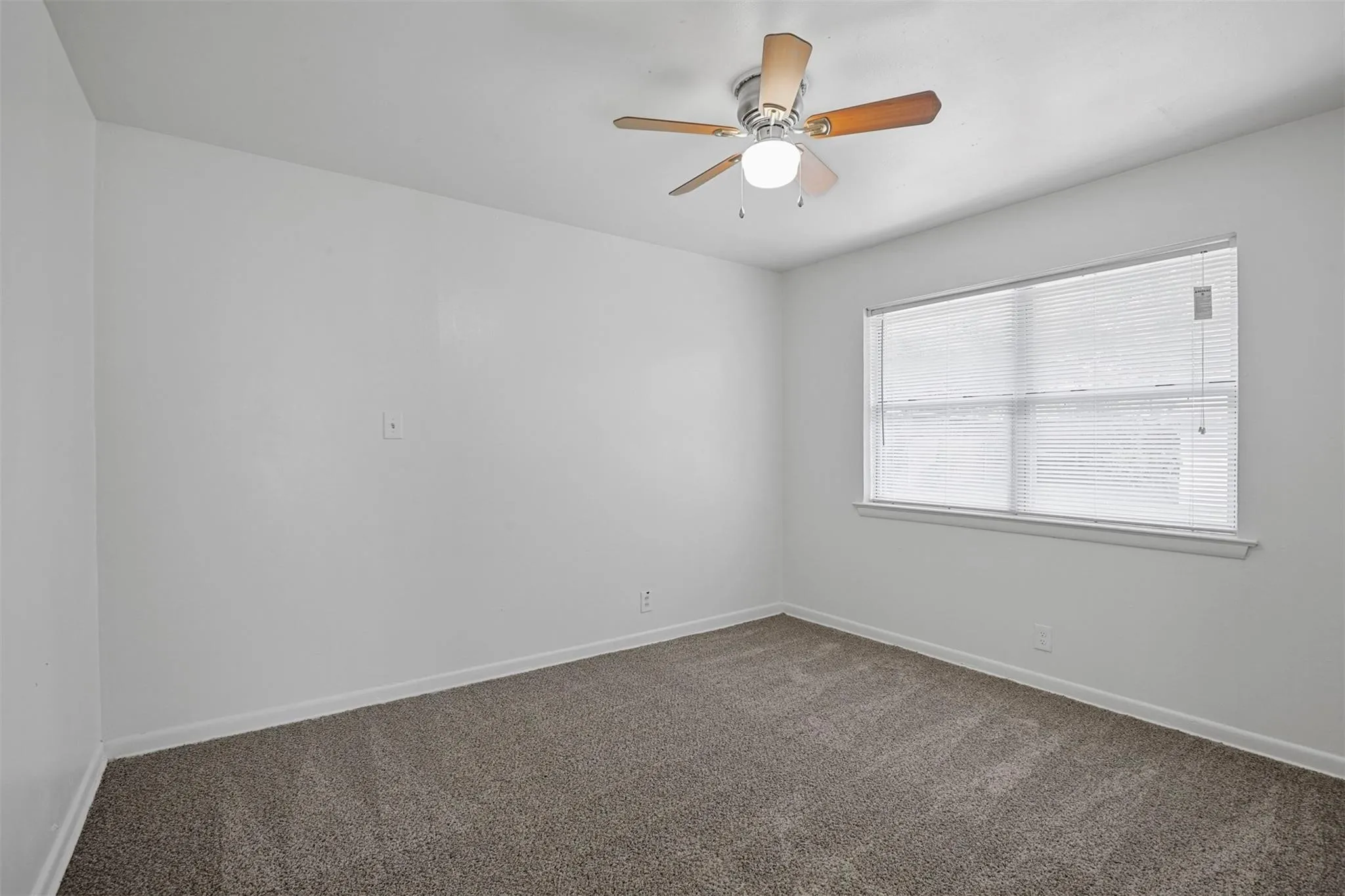 Single Family Residence For Rent in Denton County , 3406 Avon Drive, Denton, Texas 76209, 3 Bedroom, 1 Bathroom, Garage spaces, 1,183 Sqft, built in 1958, mls#21372677, Real Estate Agent in Denton, Homes For Rent in Denton county, Homes For Rent in Denton, Realtor in Denton Texas, Real Estate Brokerage Independent Realty Texas, Luminita Cordes Realtor