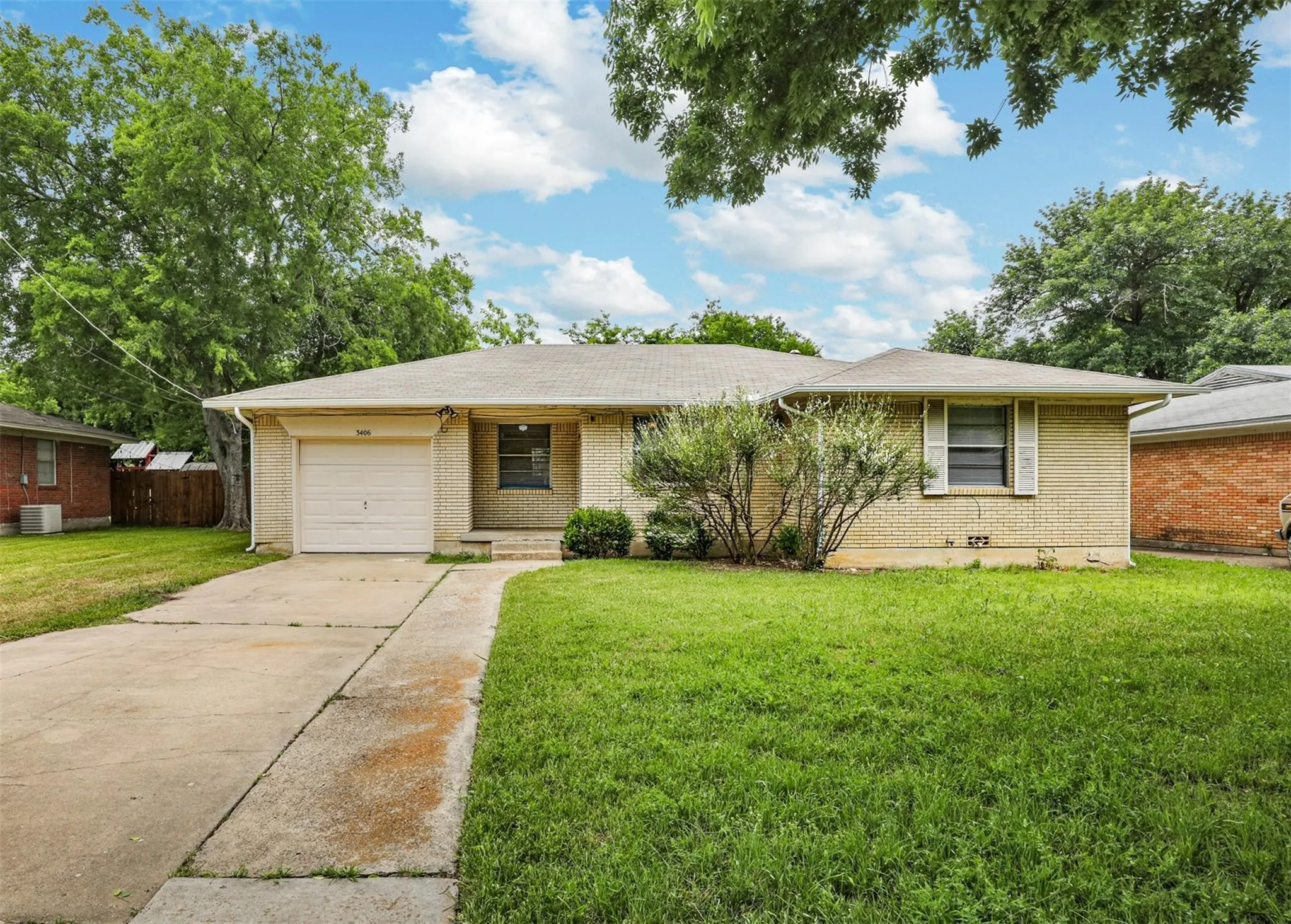 Single Family Residence For Rent in Denton County , 3406 Avon Drive, Denton, Texas 76209, 3 Bedroom, 1 Bathroom, Garage spaces, 1,183 Sqft, built in 1958, mls#21372677, Real Estate Agent in Denton, Homes For Rent in Denton county, Homes For Rent in Denton, Realtor in Denton Texas, Real Estate Brokerage Independent Realty Texas, Luminita Cordes Realtor